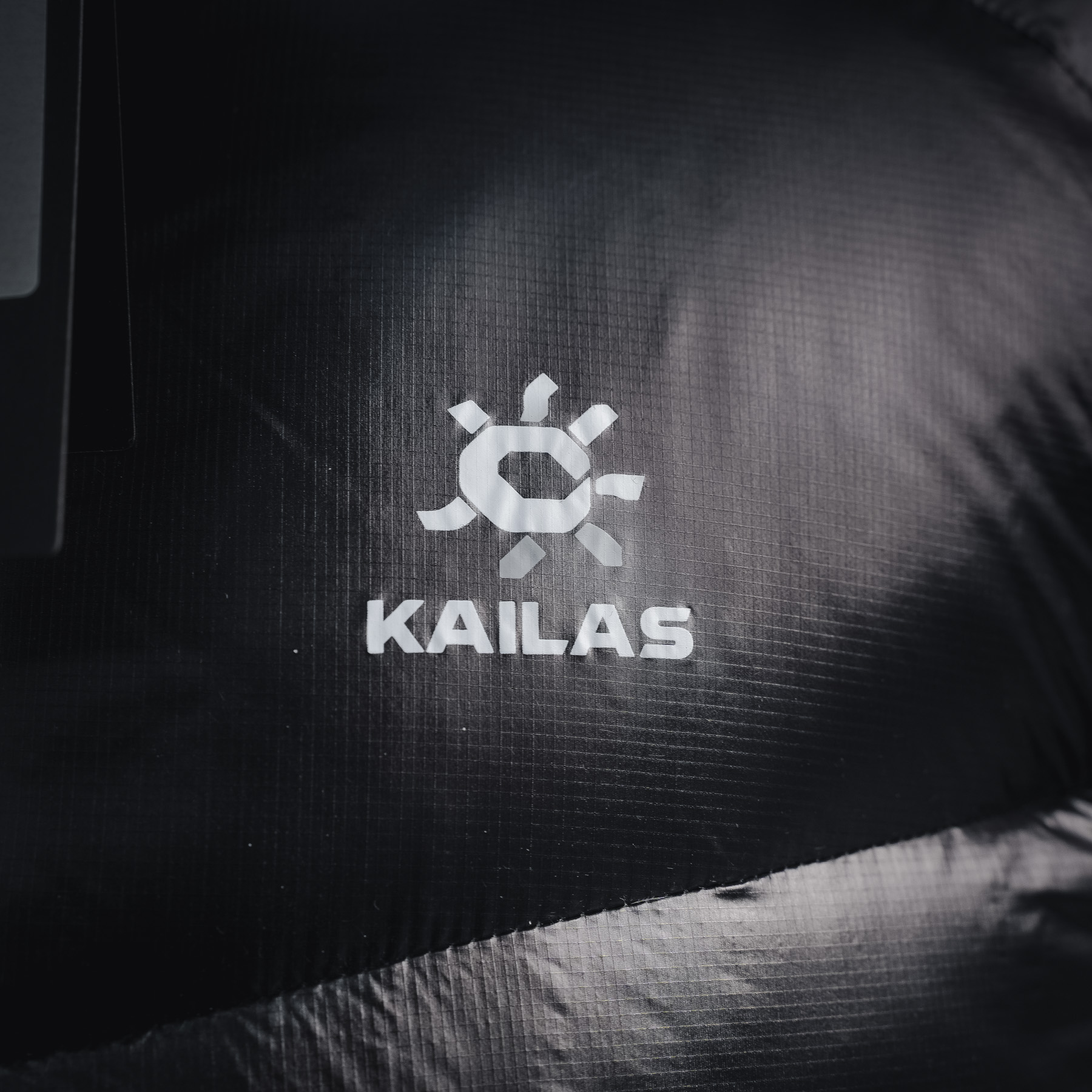 KAILAS 凯乐石26ss 5000GT 户外运动登山徒步轻量透气拒水1000蓬鹅绒保暖防风连帽羽绒服-Chinese UA Cheap High Quatity Brand Clothes Bags handbags Sneakers wholesale wholesaler seller from China Factory suppliers Fashion Clothing Shoes best Quality Beautiful Price KAILAS 凯乐石26ss 5000GT 户外运动登山徒步轻量透气拒水1000蓬鹅绒保暖防风连帽羽绒服