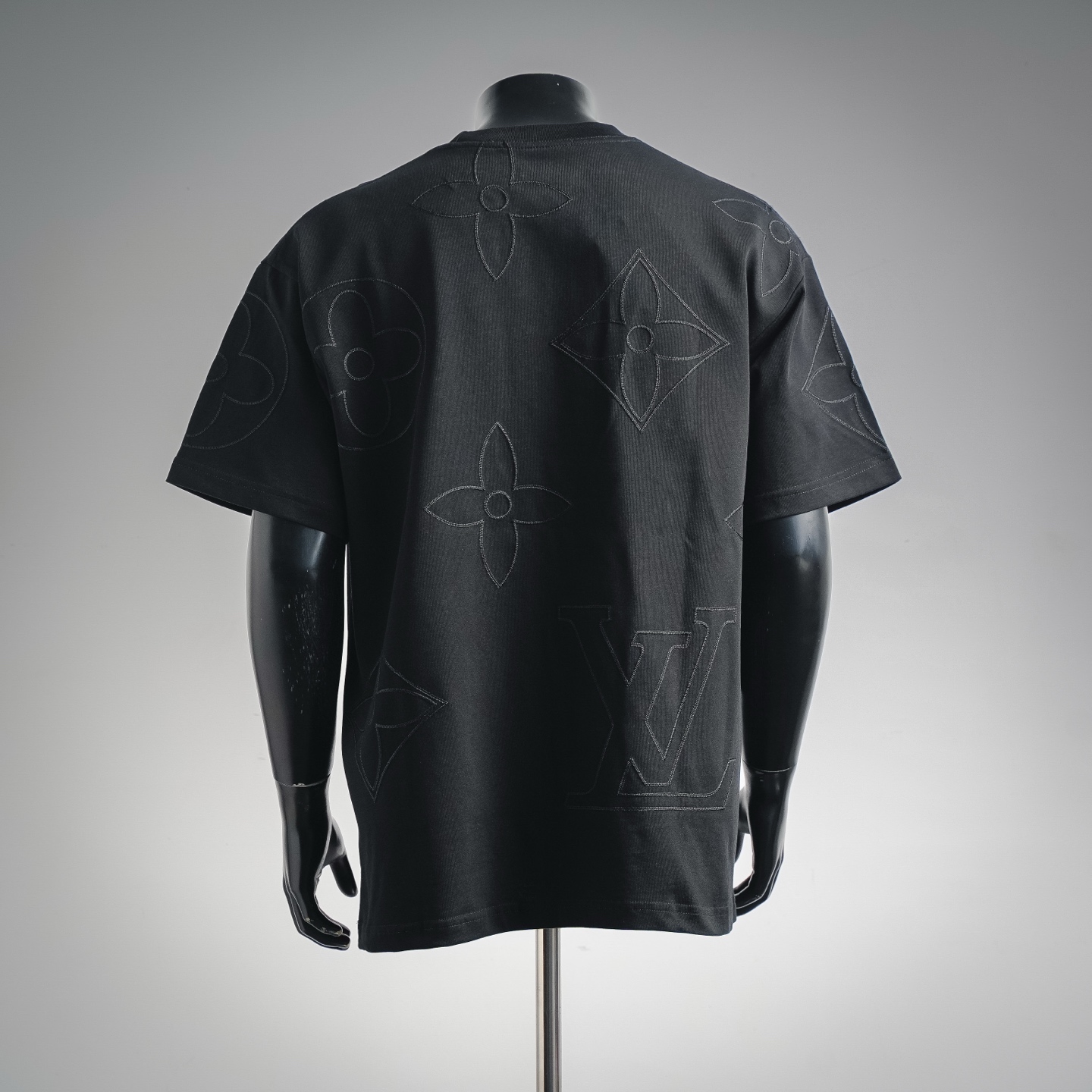 Louis Vuitton 刺绣三花logo短袖T恤-Chinese wholesaler seller Clothes Bags handbags wholesale Shoes High Quatity wholesaler seller Cheap Sneakers from China Factory Chinese suppliers china wholesale clothing wholesaler seller Louis Vuitton 刺绣三花logo短袖T恤