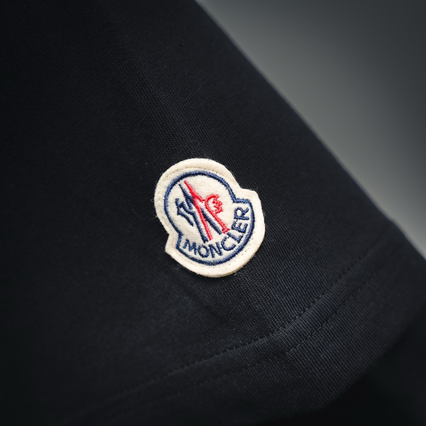 Moncler/蒙口 25ss 重叠logo印花短袖