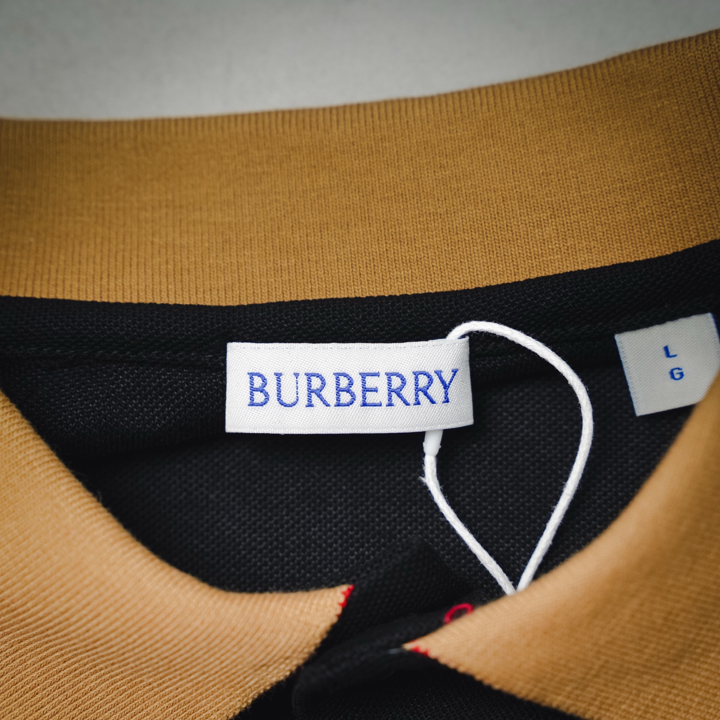 Burberry巴宝莉 领子logo螺纹撞色战马刺绣短袖Polo衫 黑色 白色-Chinese UA Cheap High Quatity Brand Clothes Bags handbags Sneakers wholesale wholesaler seller from China Factory suppliers Fashion Clothing Shoes best Quality Beautiful Price Burberry巴宝莉 领子logo螺纹撞色战马刺绣短袖Polo衫 黑色 白色