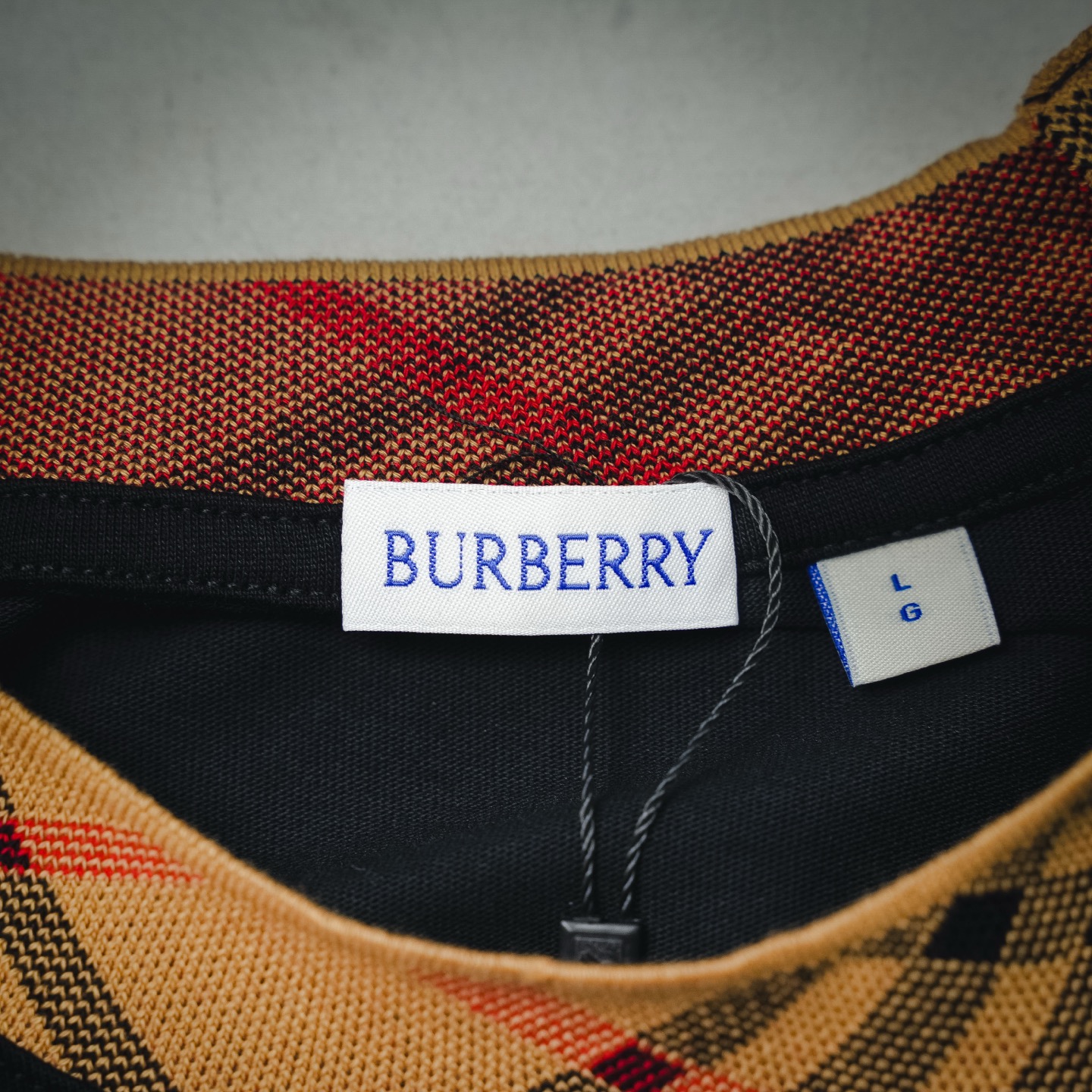Burberry巴宝莉 领子经典格纹撞色短袖T恤 黑色 白色 卡其 Burberry巴宝莉 领子经典格纹撞色短袖T恤 黑色 白色 卡其