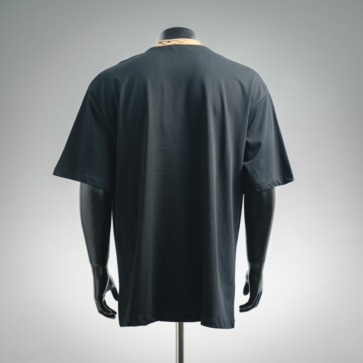 Burberry巴宝莉 领子经典格纹撞色短袖T恤 黑色 白色 卡其 Burberry巴宝莉 领子经典格纹撞色短袖T恤 黑色 白色 卡其