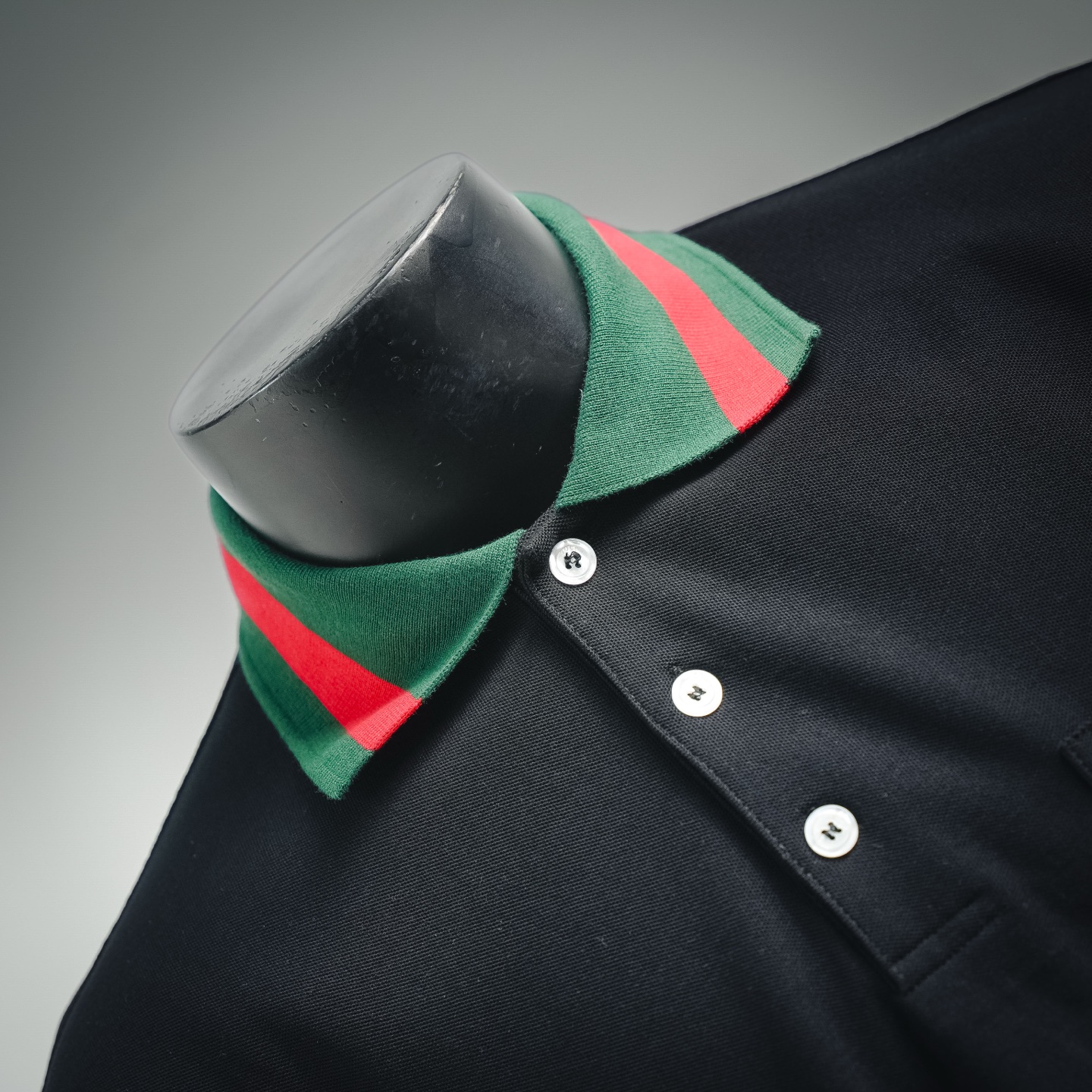 GUCCI 古驰25SS 经典红绿织带双G暗纹刺绣短袖Polo衫 黑色 白色 卡其-Chinese UA Cheap High Quatity Brand Clothes Bags handbags Sneakers wholesale wholesaler seller from China Factory suppliers Fashion Clothing Shoes best Quality Beautiful Price GUCCI 古驰25SS 经典红绿织带双G暗纹刺绣短袖Polo衫 黑色 白色 卡其