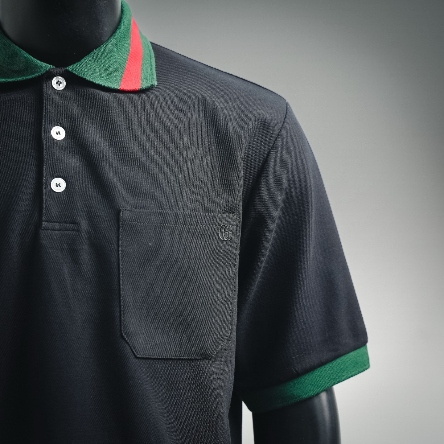 GUCCI 古驰25SS 经典红绿织带双G暗纹刺绣短袖Polo衫 黑色 白色 卡其-Chinese UA Cheap High Quatity Brand Clothes Bags handbags Sneakers wholesale wholesaler seller from China Factory suppliers Fashion Clothing Shoes best Quality Beautiful Price GUCCI 古驰25SS 经典红绿织带双G暗纹刺绣短袖Polo衫 黑色 白色 卡其