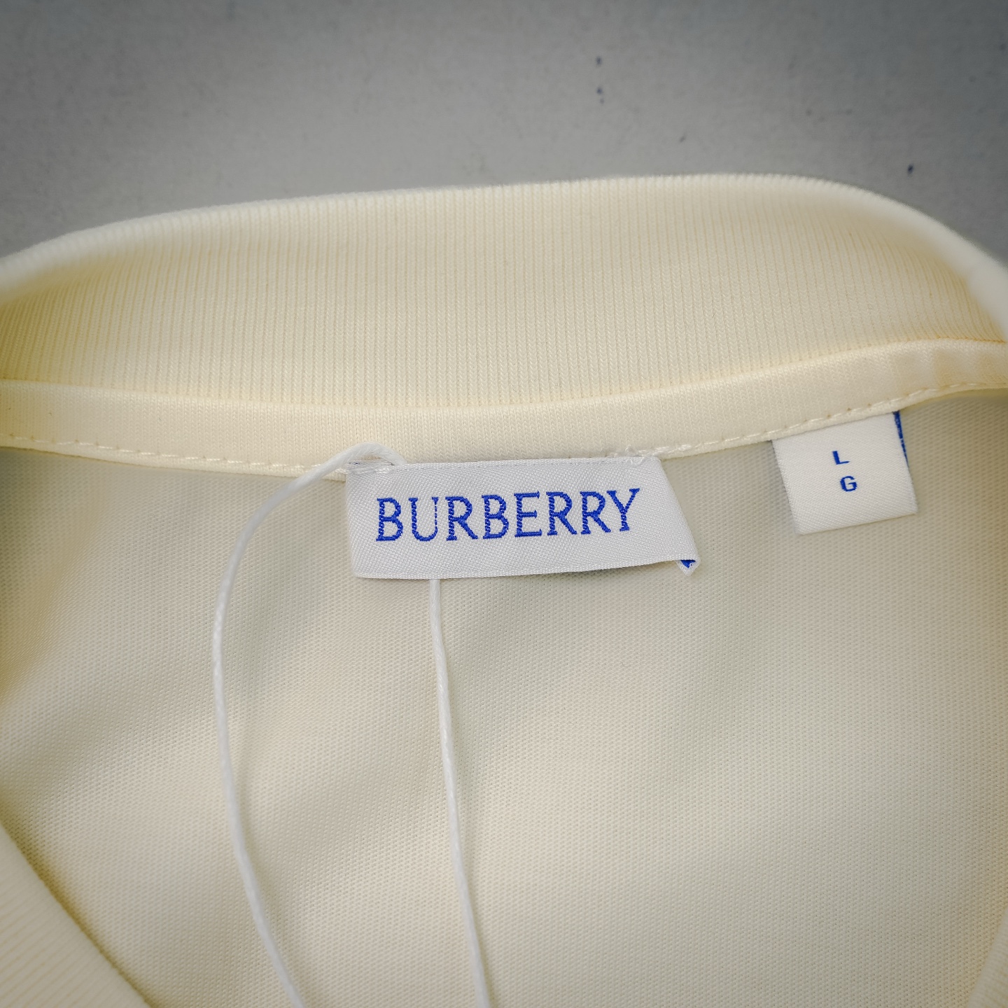 Burberry巴宝莉复古感典藏徽标植绒印花短袖T恤 Burberry巴宝莉复古感典藏徽标植绒印花短袖T恤