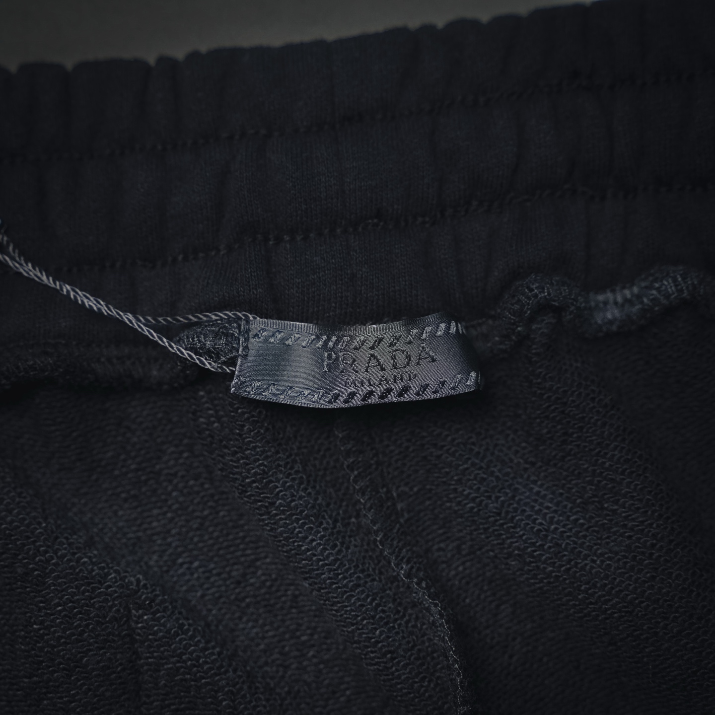 Prada 普拉达 刺绣logo抽绳短裤 经典黑色系短裤