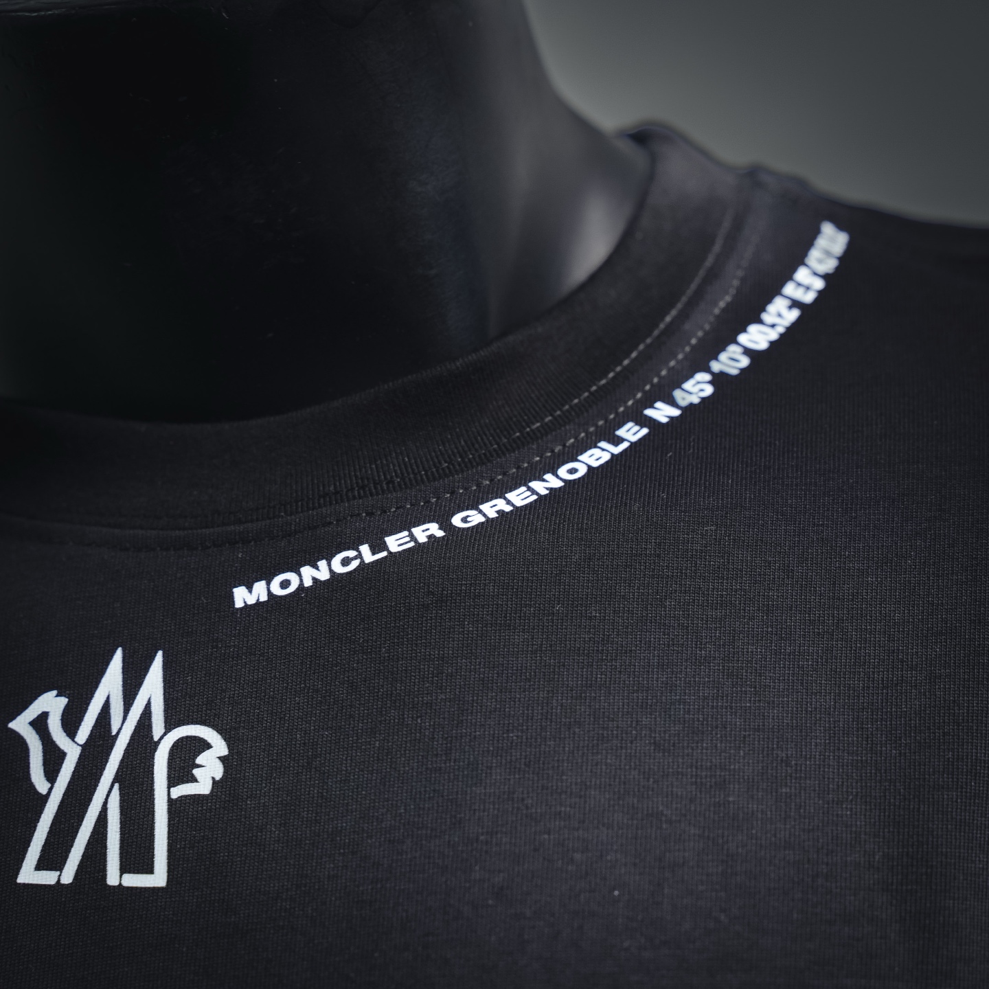 Moncler/蒙口 26ss 领口字母徽标印花短袖