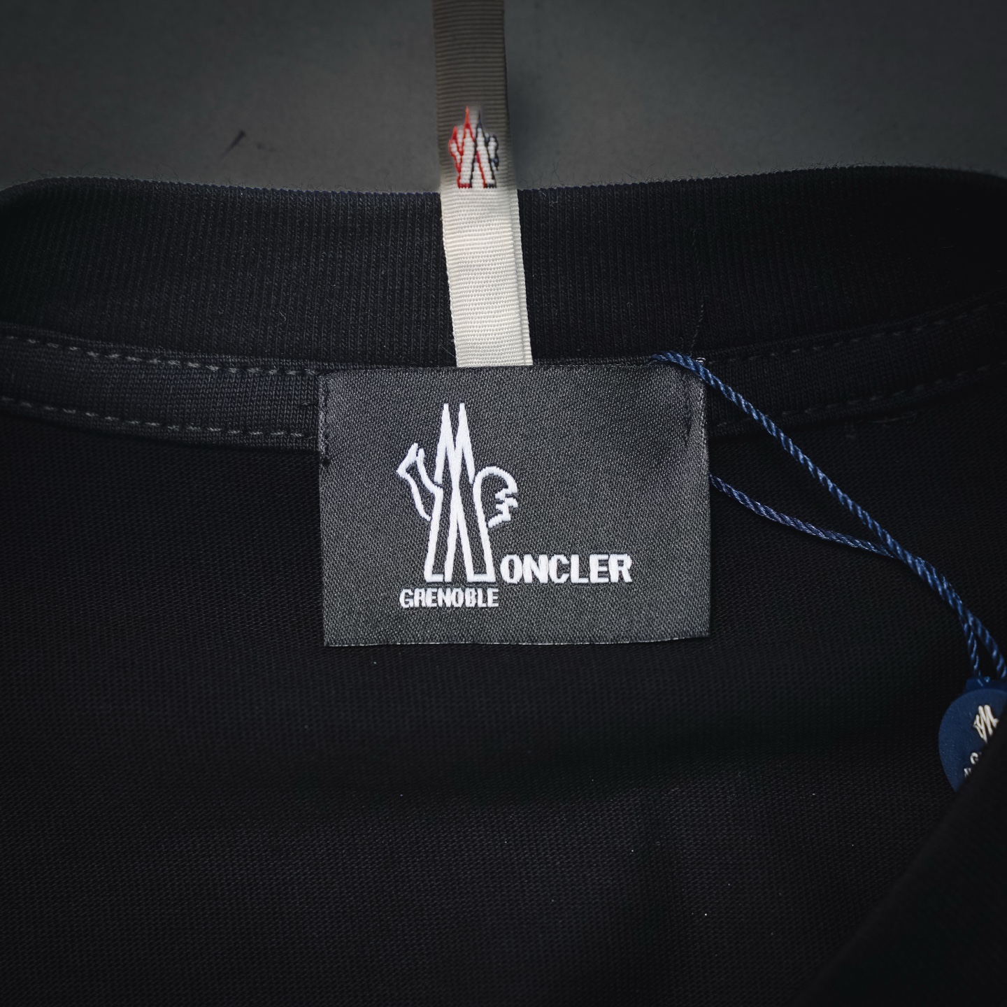 Moncler/蒙口 26ss 领口字母徽标印花短袖