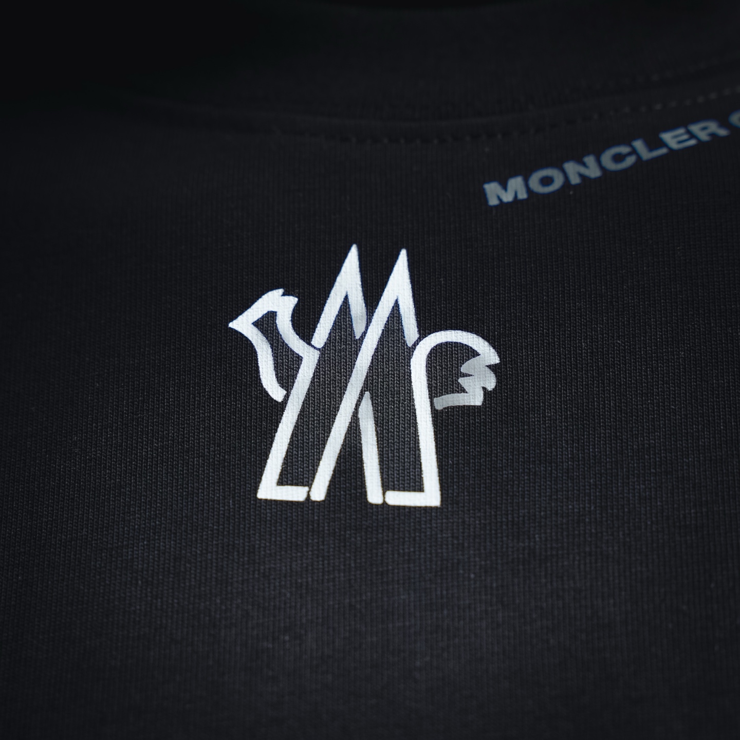 Moncler/蒙口 26ss 领口字母徽标印花短袖