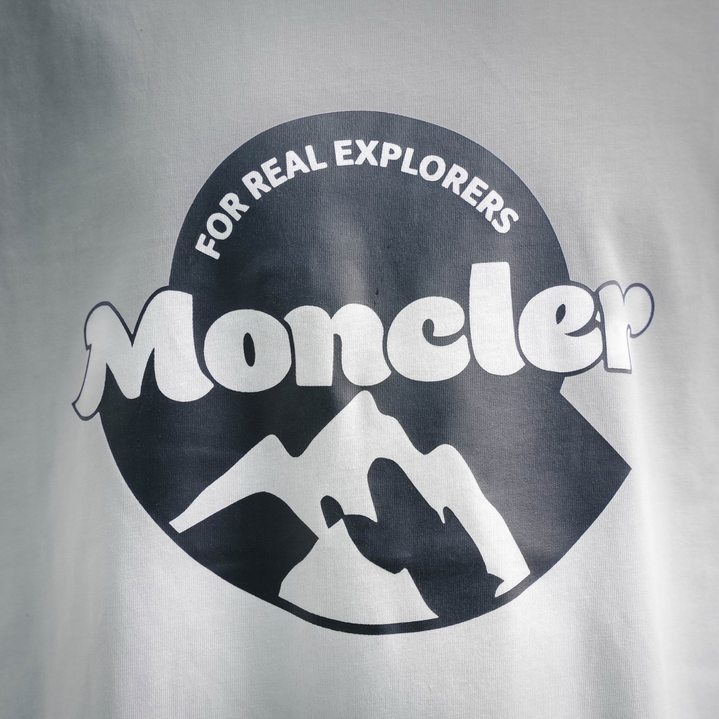 Moncler/蒙口 26ss 探险家山脉徽标印花短袖T恤-Top High Quatity Cheap Sneakers Fashion Clothing Clothes Bags handbags Shoes of all Brand wholesale With The best Quality And Beautiful Price from China Factory Chinese suppliers wholesaler seller Moncler/蒙口 26ss 探险家山脉徽标印花短袖T恤