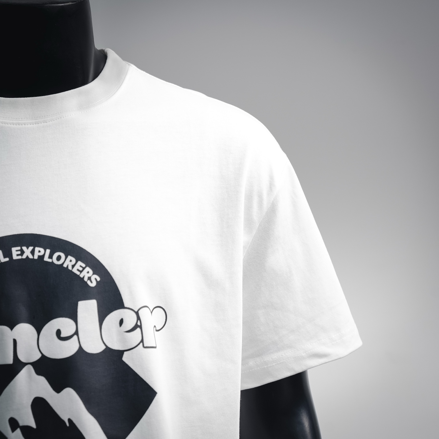 Moncler/蒙口 26ss 探险家山脉徽标印花短袖T恤-Top High Quatity Cheap Sneakers Fashion Clothing Clothes Bags handbags Shoes of all Brand wholesale With The best Quality And Beautiful Price from China Factory Chinese suppliers wholesaler seller Moncler/蒙口 26ss 探险家山脉徽标印花短袖T恤