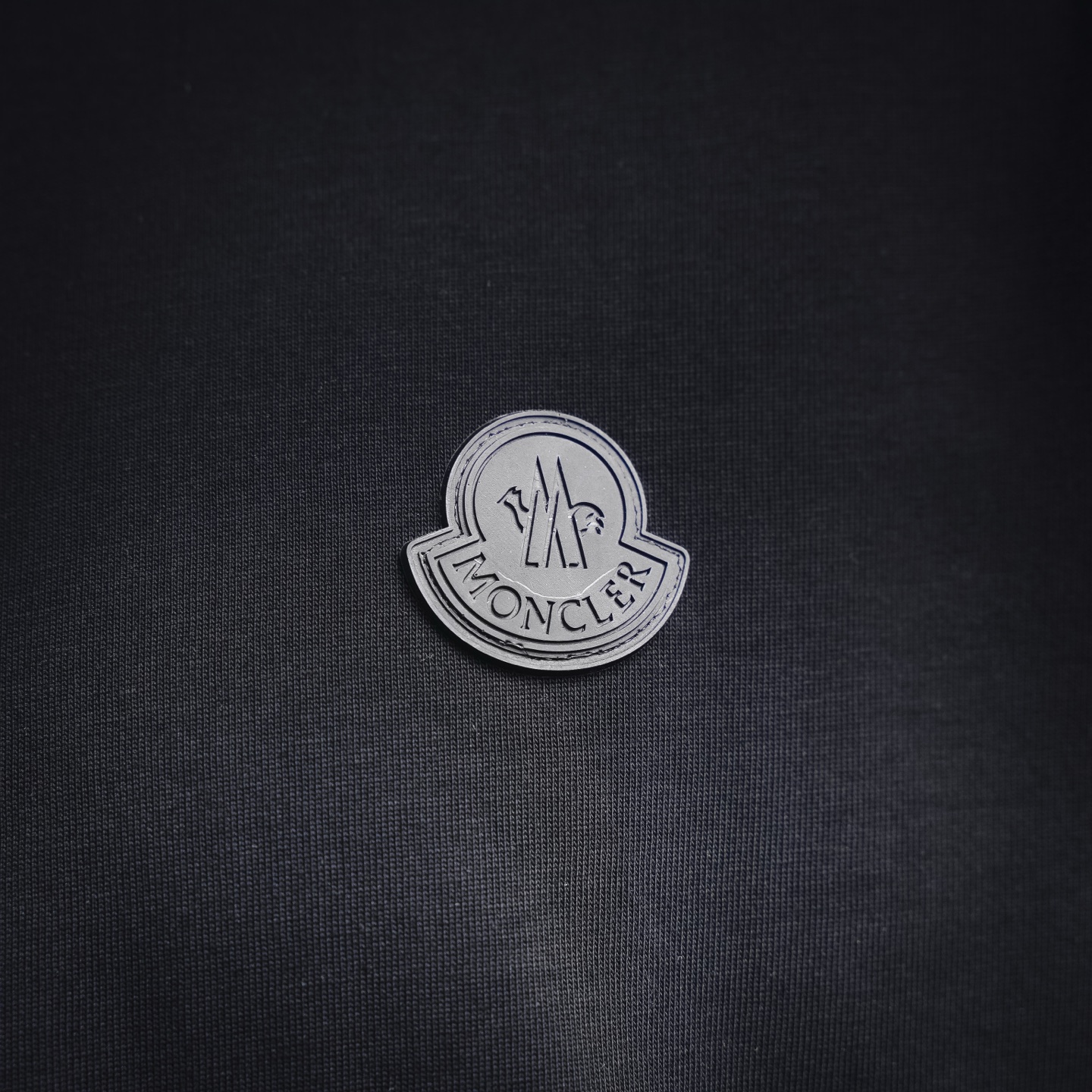 Moncler/蒙口 26ss 胸口刺绣黑标logo短袖T恤-Chinese UA Cheap High Quatity Brand Clothes Bags handbags Sneakers wholesale wholesaler seller from China Factory suppliers Fashion Clothing Shoes best Quality Beautiful Price Moncler/蒙口 26ss 胸口刺绣黑标logo短袖T恤