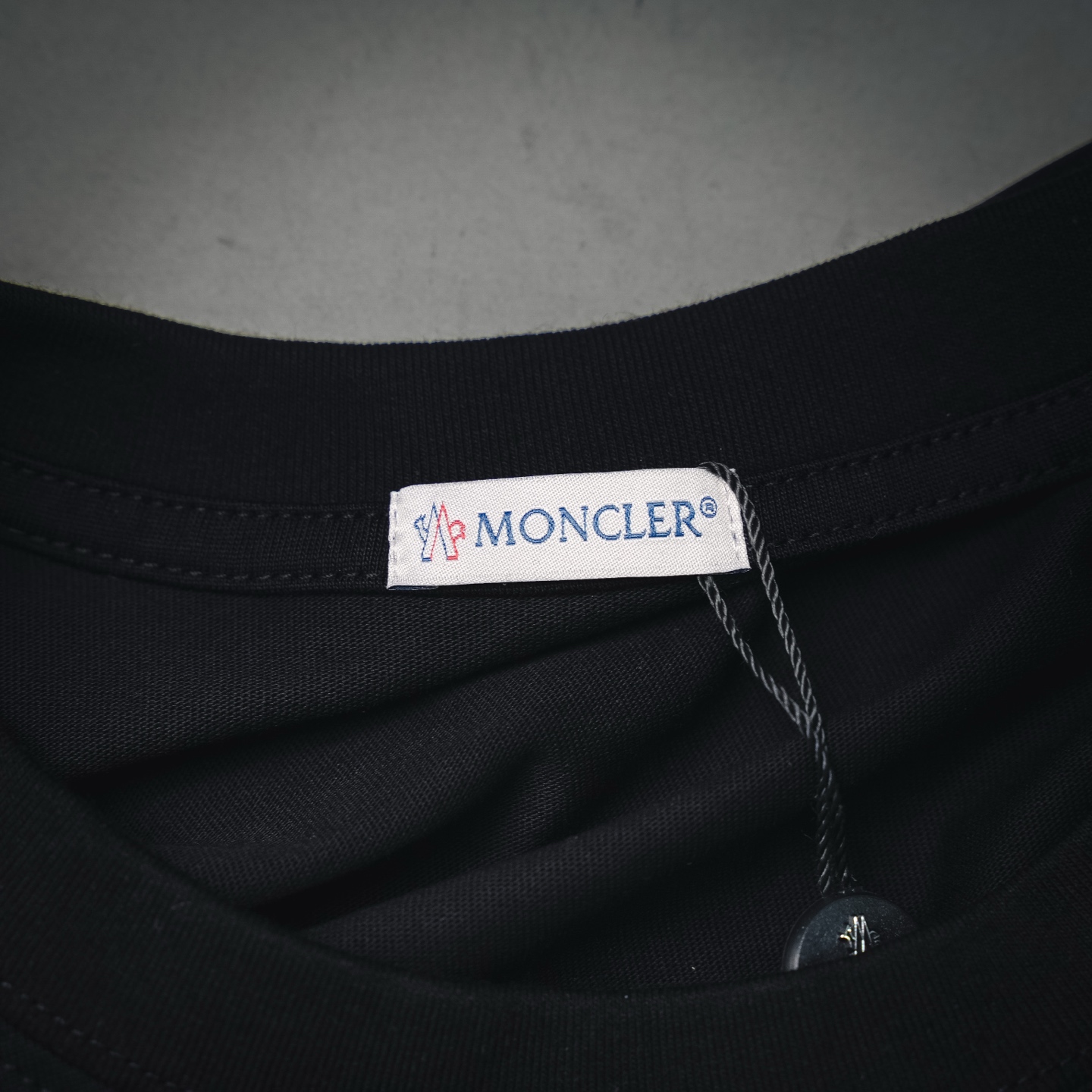 Moncler/蒙口 26ss 胸口刺绣黑标logo短袖T恤-Chinese UA Cheap High Quatity Brand Clothes Bags handbags Sneakers wholesale wholesaler seller from China Factory suppliers Fashion Clothing Shoes best Quality Beautiful Price Moncler/蒙口 26ss 胸口刺绣黑标logo短袖T恤