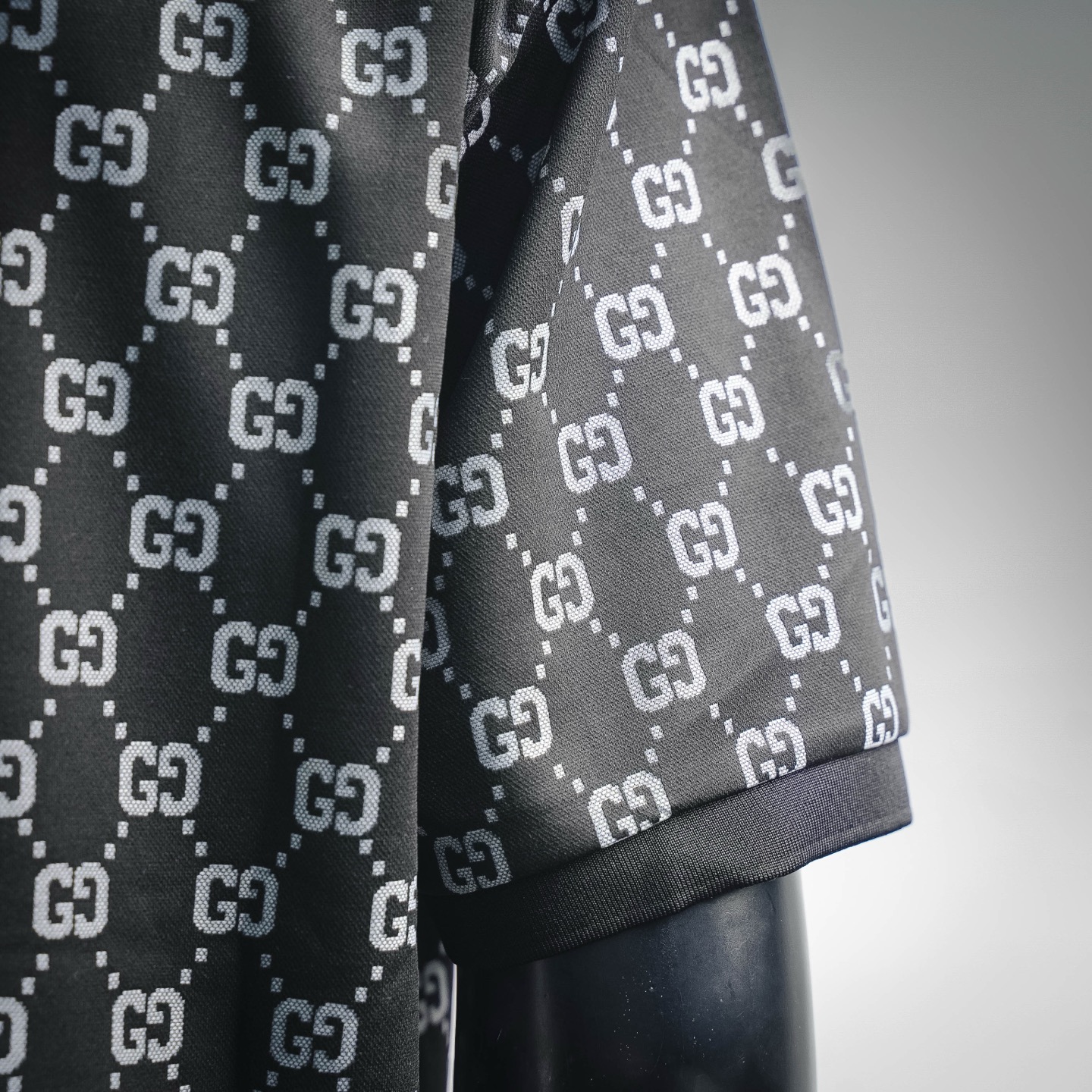 Gucci古驰 经典双G满印翻领Polo衫 短袖 百年经典双G老花 Gucci古驰 经典双G满印翻领Polo衫 短袖 百年经典双G老花