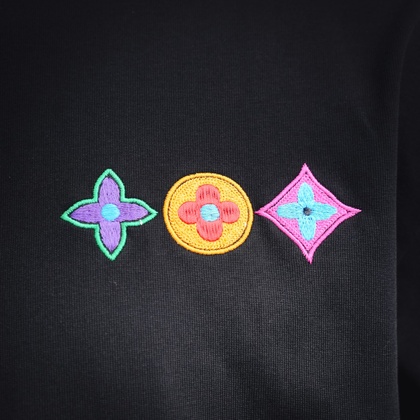 Louis Vuitton LV刺绣logo彩色三花短袖T恤 黑色 白色
