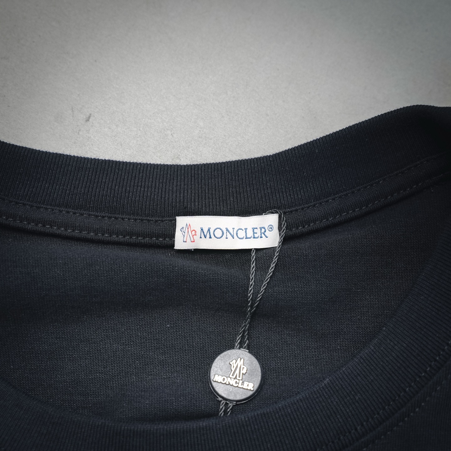 Moncler/蒙口 26ss 胸口条纹刺绣logo短袖T恤-Top High Quatity Cheap Sneakers Fashion Clothing Clothes Bags handbags Shoes of all Brand wholesale With The best Quality And Beautiful Price from China Factory Chinese suppliers wholesaler seller Moncler/蒙口 26ss 胸口条纹刺绣logo短袖T恤