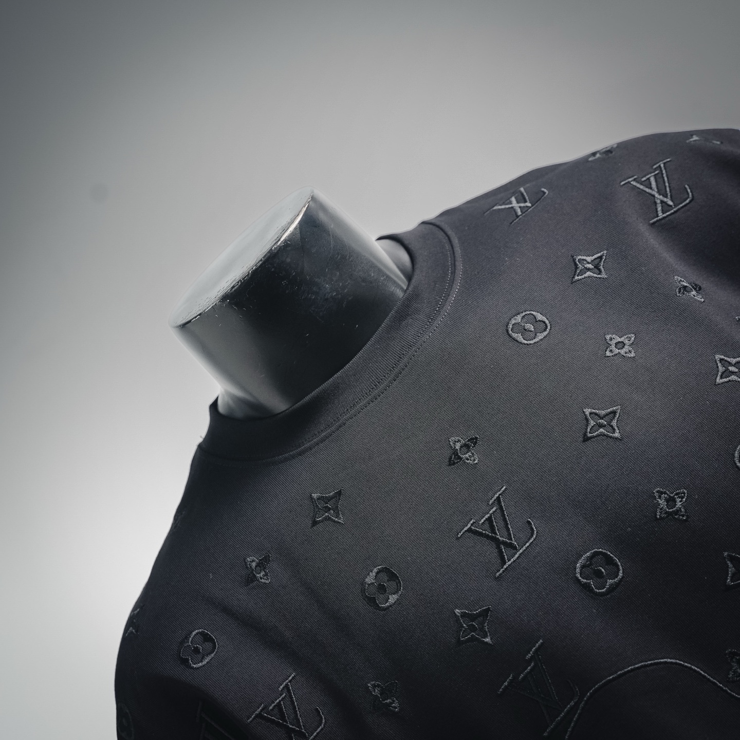 Louis Vuitton LV刺绣暗纹老花logo短袖T恤-Top High Quatity Cheap Sneakers Fashion Clothing Clothes Bags handbags Shoes of all Brand wholesale With The best Quality And Beautiful Price from China Factory Chinese suppliers wholesaler seller Louis Vuitton LV刺绣暗纹老花logo短袖T恤