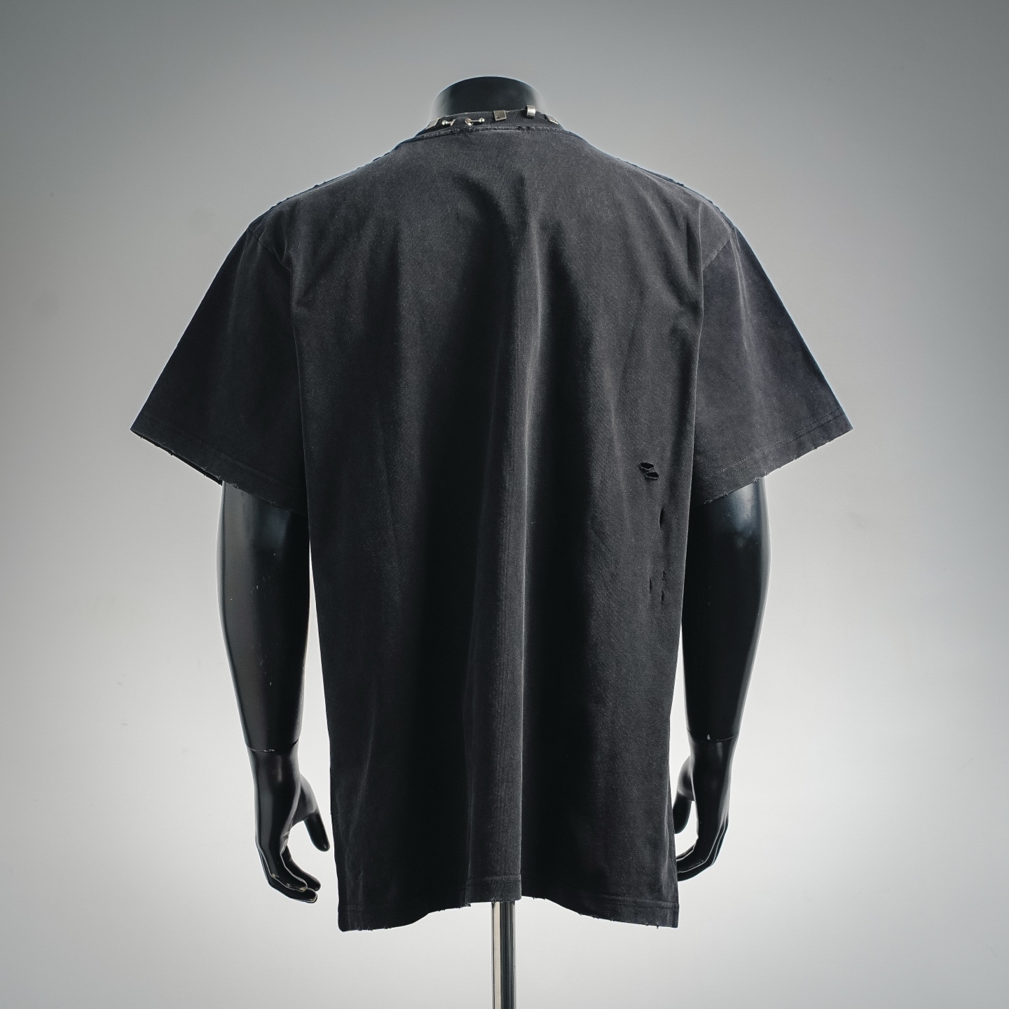 BALENCIAGA巴黎世家BLCG 26ss 经典款 领口刻字logo金属环扣 拉环穿刺短袖T恤-Chinese UA Cheap High Quatity Brand Clothes Bags handbags Sneakers wholesale wholesaler seller from China Factory suppliers Fashion Clothing Shoes best Quality Beautiful Price BALENCIAGA巴黎世家BLCG 26ss 经典款 领口刻字logo金属环扣 拉环穿刺短袖T恤