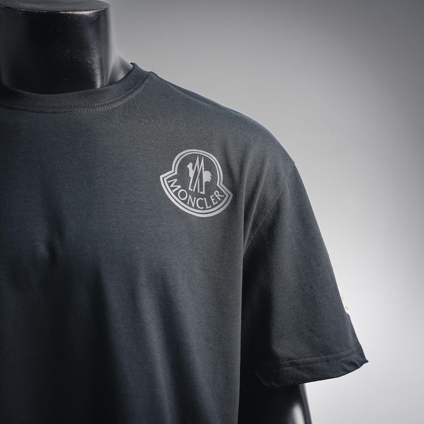 Moncler/蒙口 26ss 胸前徽标logo短袖T恤-莆田鞋,莆田鞋货源,高仿鞋,高仿鞋货源,安福档口,莆田高仿鞋,莆田鞋批发,高仿鞋批发,莆田高仿运动鞋,高仿运动鞋,莆田运动鞋 Moncler/蒙口 26ss 胸前徽标logo短袖T恤