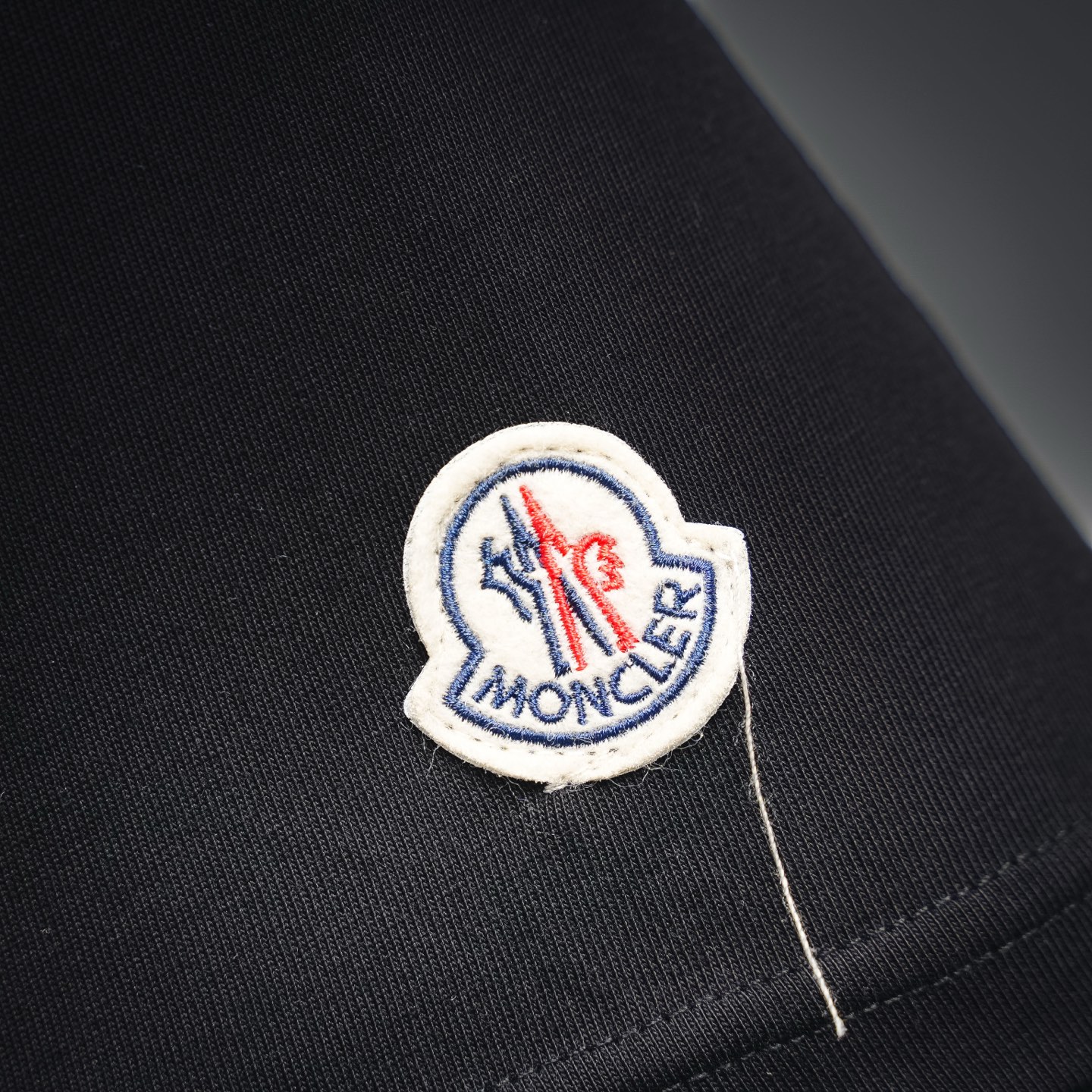 Moncler蒙口 1952系列经典大标印花短袖T恤 简约黑标休闲短袖