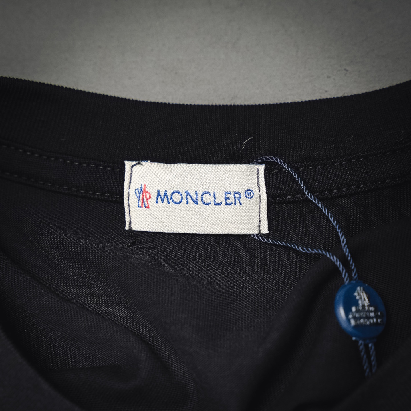 Moncler蒙口 1952系列经典大标印花短袖T恤 简约黑标休闲短袖