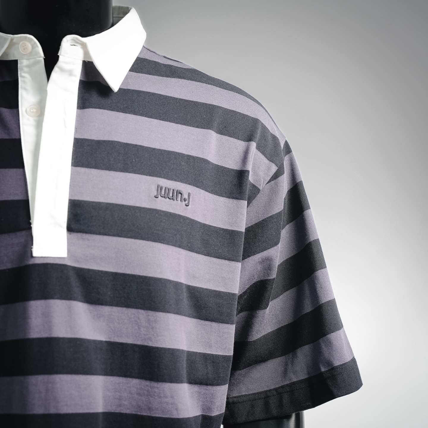 JUUNJ极简风格条纹拼接刺绣logo翻领短袖T恤