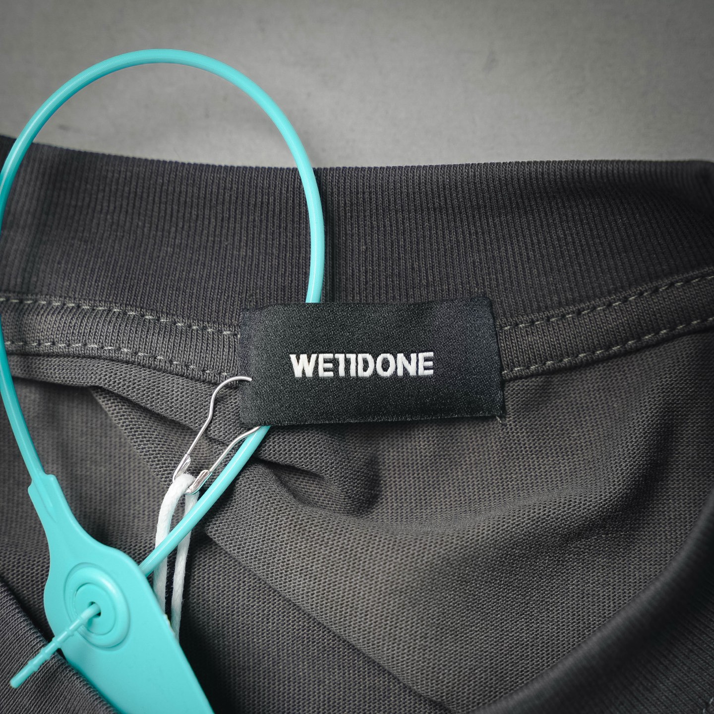 WE11DONE26SS明星同款趣味彩绘小兔子印花短袖T恤-Chinese UA Cheap High Quatity Brand Clothes Bags handbags Sneakers wholesale wholesaler seller from China Factory suppliers Fashion Clothing Shoes best Quality Beautiful Price WE11DONE26SS明星同款趣味彩绘小兔子印花短袖T恤