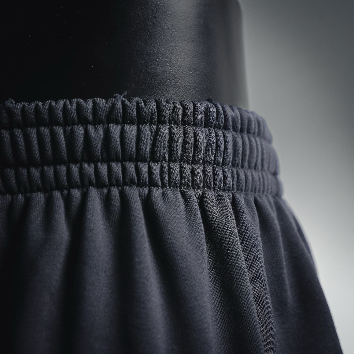 Balenciaga 巴黎世家 SS26 凌乱喷雾字母 松紧腰头 拉绳短裤 宽松版型 黑色