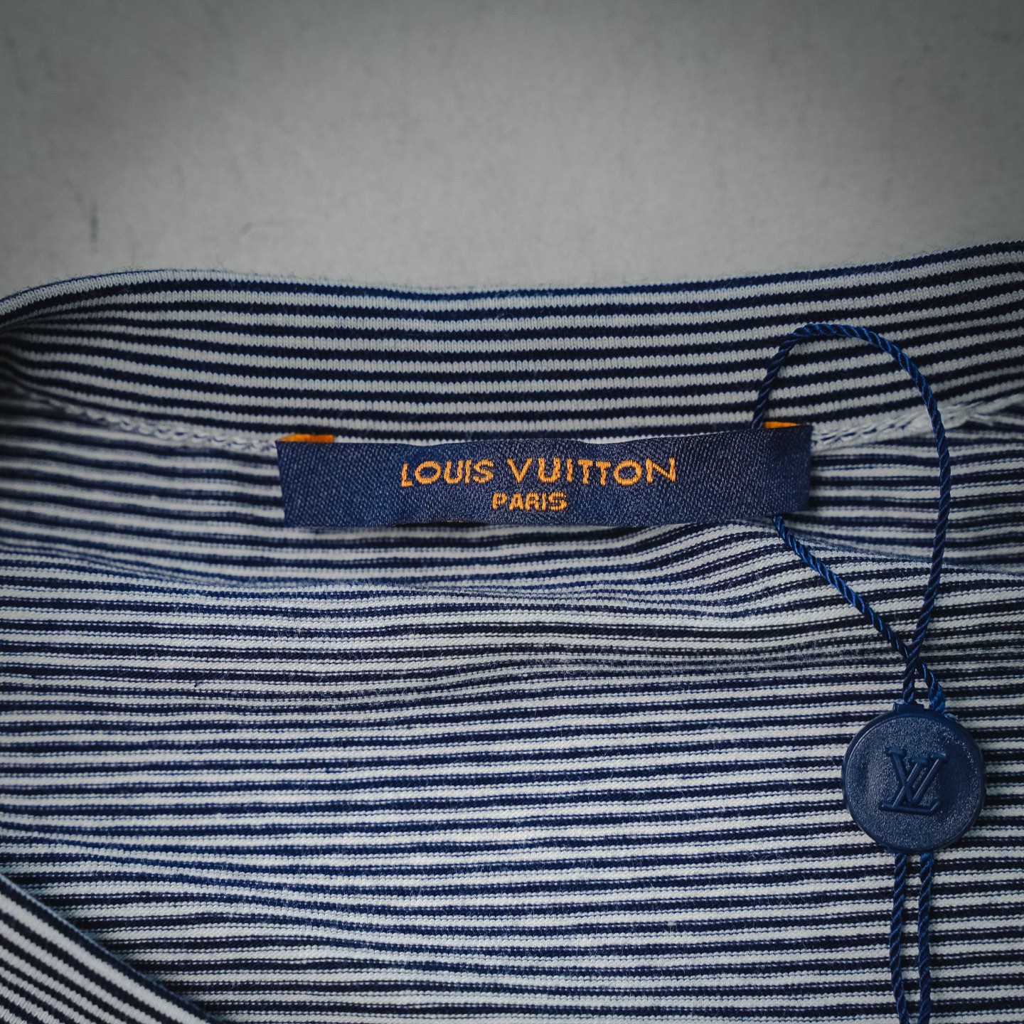 Louis Vuitton 路易威登 26ss 新款胸标系列短袖T恤 LV重磅推出的极简风短袖系列-Top High Quatity Cheap Sneakers Fashion Clothing Clothes Bags handbags Shoes of all Brand wholesale With The best Quality And Beautiful Price from China Factory Chinese suppliers wholesaler seller Louis Vuitton 路易威登 26ss 新款胸标系列短袖T恤 LV重磅推出的极简风短袖系列