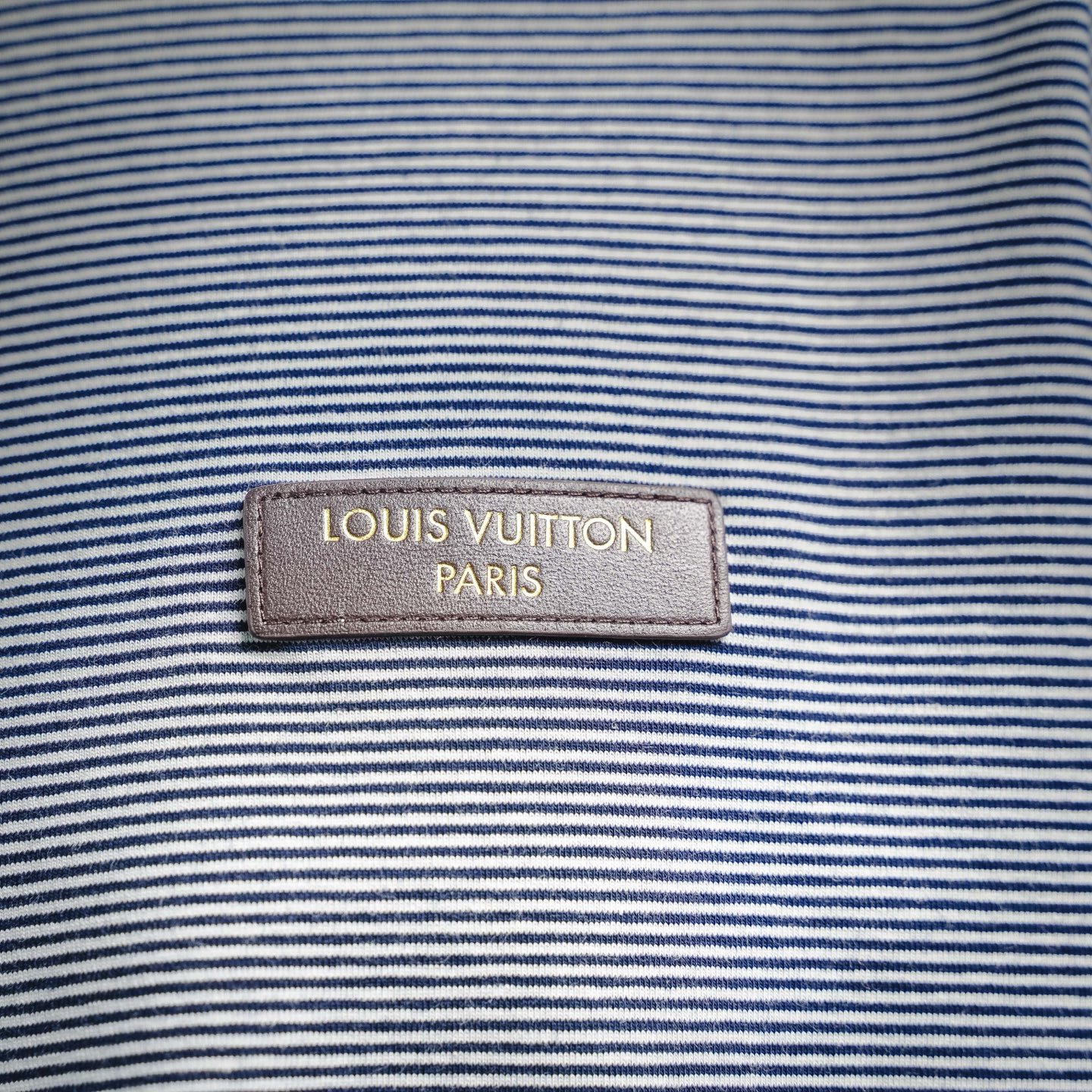 Louis Vuitton 路易威登 26ss 新款胸标系列短袖T恤 LV重磅推出的极简风短袖系列-Top High Quatity Cheap Sneakers Fashion Clothing Clothes Bags handbags Shoes of all Brand wholesale With The best Quality And Beautiful Price from China Factory Chinese suppliers wholesaler seller Louis Vuitton 路易威登 26ss 新款胸标系列短袖T恤 LV重磅推出的极简风短袖系列