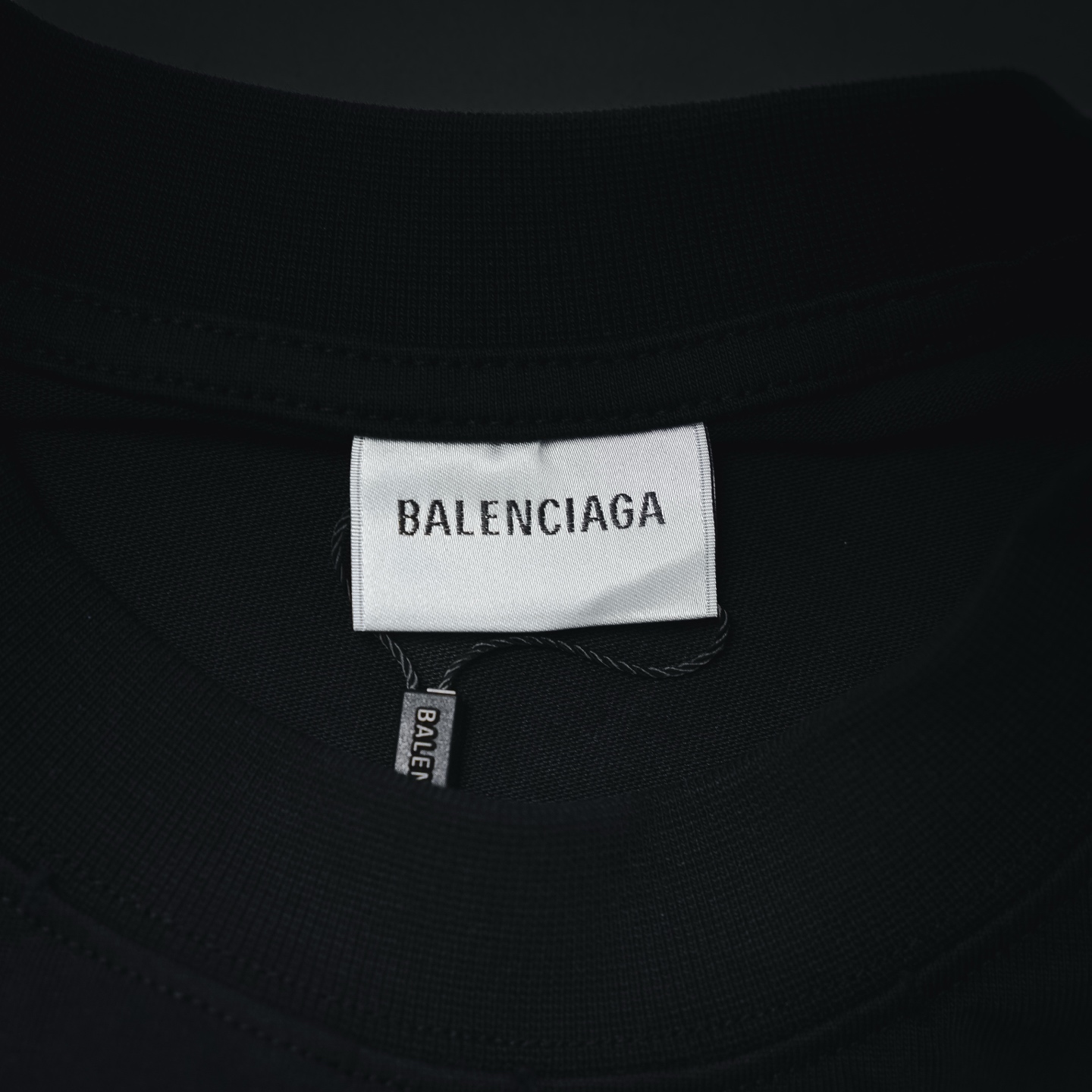 Balenciaga巴黎世家 26ss梵文印花短袖T恤 白色 黑色