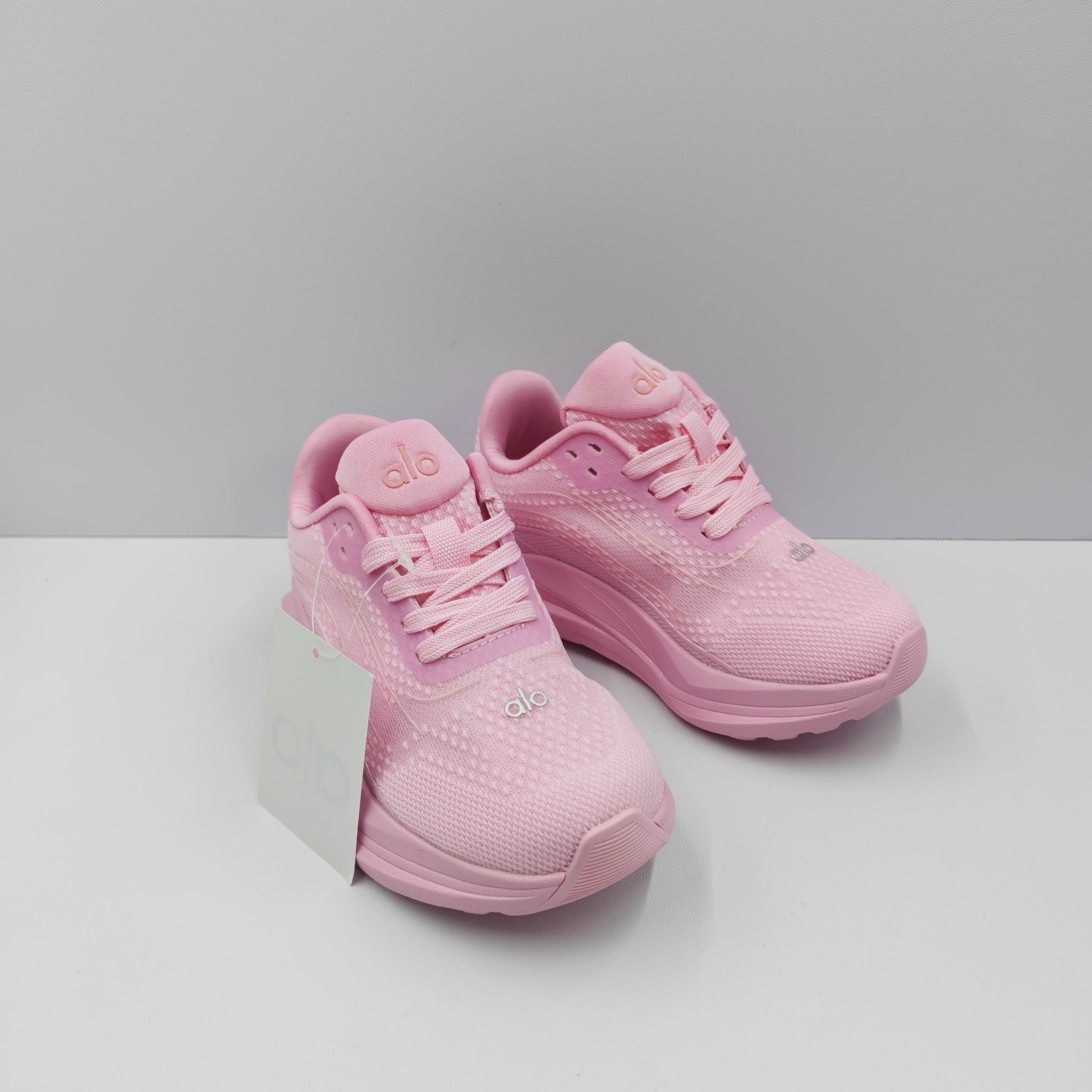 NO:339417,alo yoga Alo Runner simple, comfortable, non-slip and wear-resistant, low-top casual training city commuter running shoes children's style pink Size 28 29 30 31 32 33 34 35, Internet celebrity niche brand,19860909alo yoga Alo Runner简约舒适防滑耐磨 低帮休闲训练城市通勤跑步鞋童款 粉色 码数 28 29 30 31 32 33 34 35,网红小众品牌,,Children's