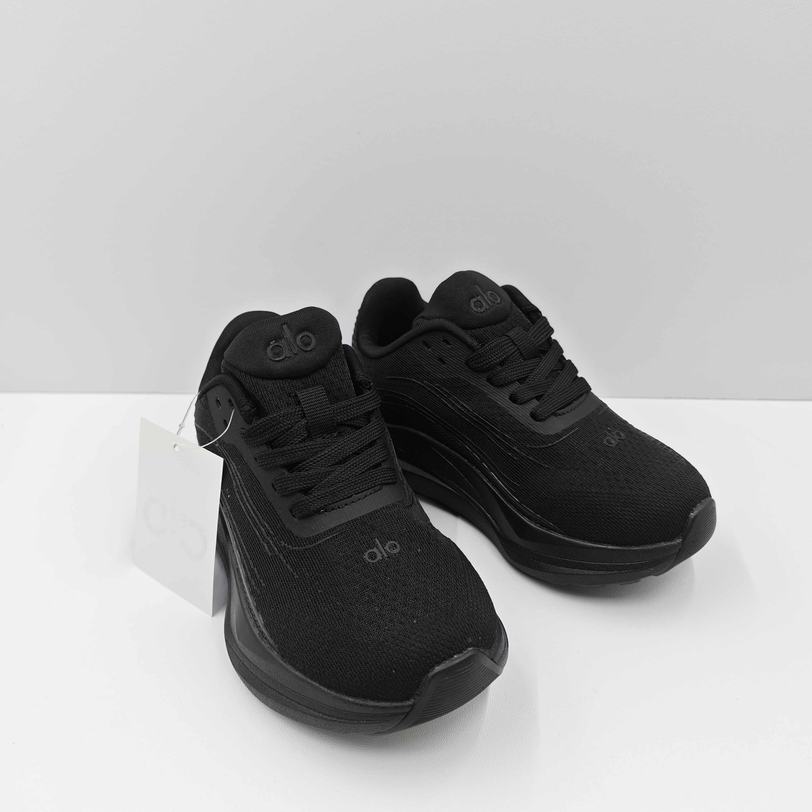 NO:339441,alo yoga Alo Runner simple, comfortable, non-slip and wear-resistant, low-top casual training city commuter running shoes children's style, all black, size 28 29 30 31 32 33 34 35, internet celebrity niche brand,19860909alo yoga Alo Runner简约舒适防滑耐磨 低帮休闲训练城市通勤跑步鞋童款 全黑 码数 28 29 30 31 32 33 34 35,网红小众品牌,,Children's