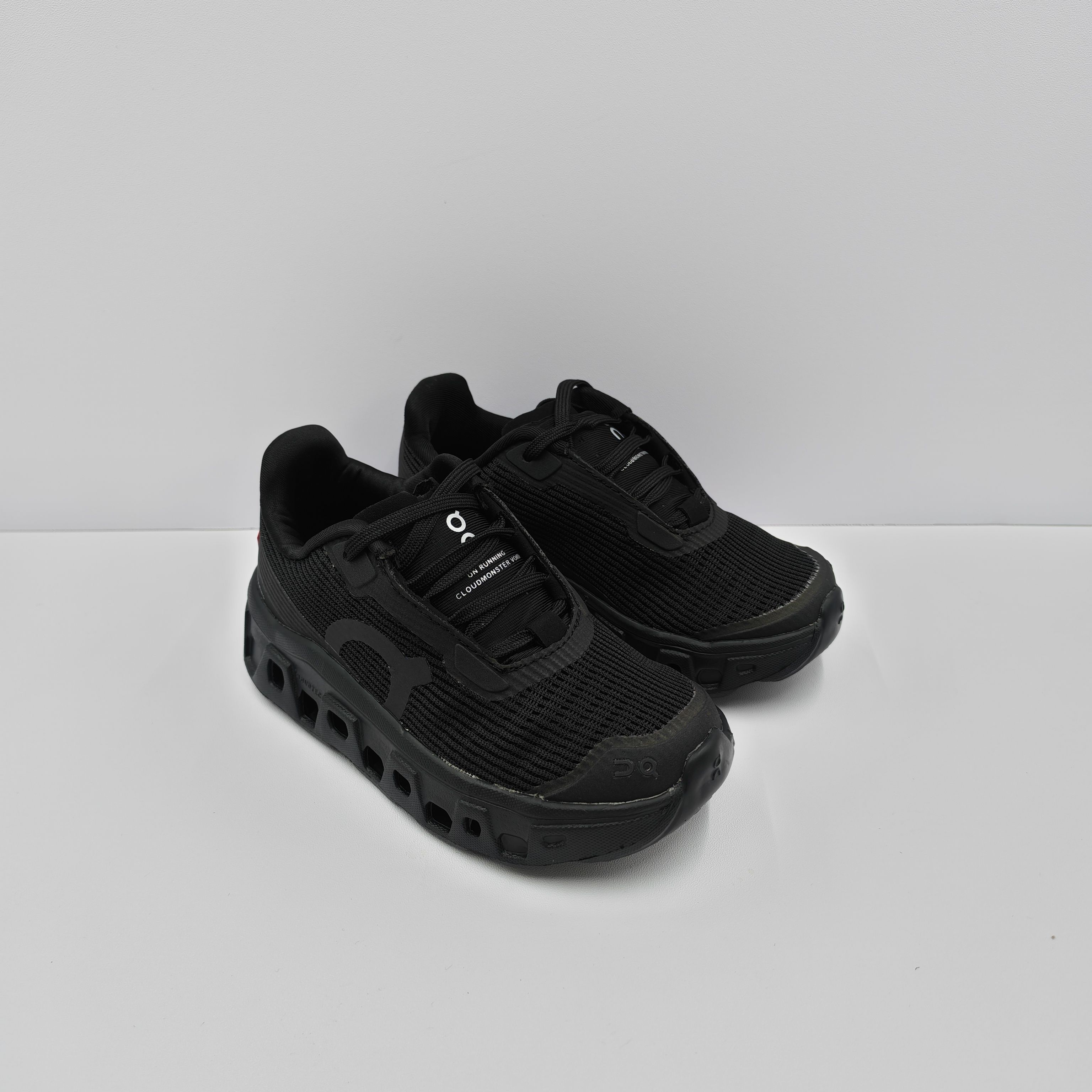 NO:339455,On Aopa Cloudmonster Void M soft, comfortable, non-slip and wear-resistant low-top casual running shoes Children's clothing All black Size 28 29 30 31 32 33 34 35, Aopa sports shoes, sneakers,19860909On昂跑 Cloudmonster Void M柔软舒适防滑耐磨 低帮休闲跑步鞋 童装 全 黑 码数 28 29 30 31 32 33 34 35,昂跑运动鞋,sneakers,,Children's