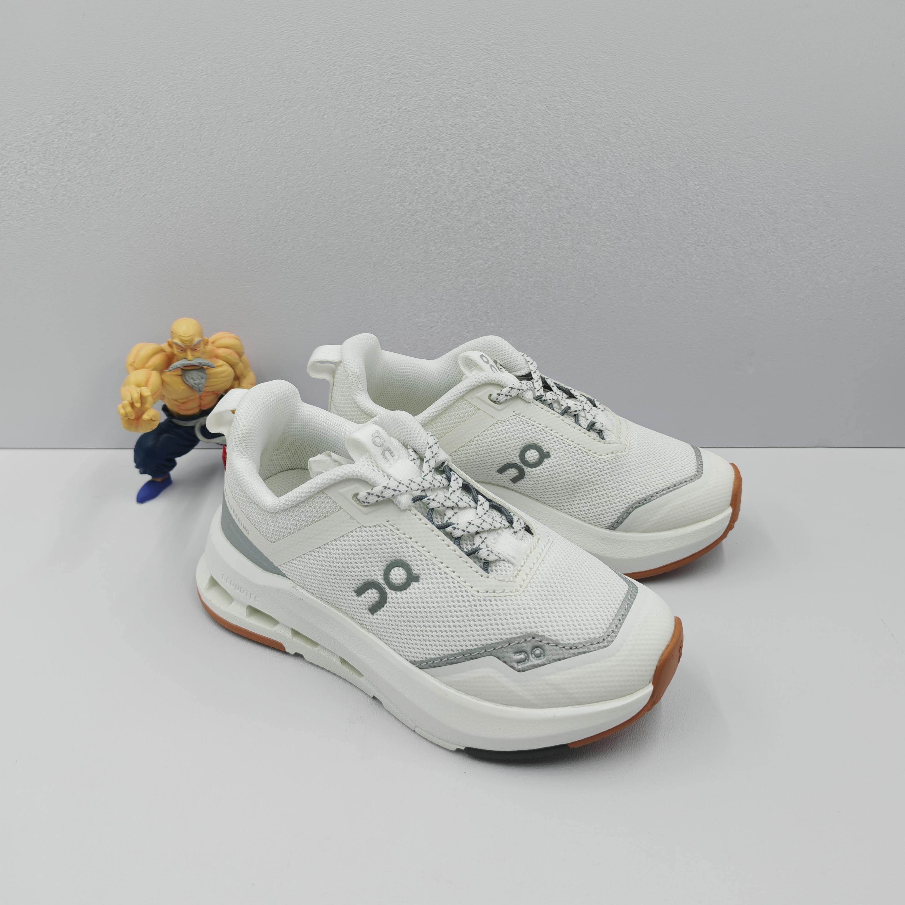 NO:850378,On CLOUDNOVA comfortable, soft and supportive low-top running shoes, white, children's size, size 26 27 28 29 30 31 32 33 34 35 36 37, On-running sneakers, sneakers,19860909On CLOUDNOVA 舒适柔软支撑低帮 跑步鞋 白色 儿童款 码数26 27 28 29 30 31 32 33 34 35 36 37,昂跑运动鞋,sneakers,,Children's
