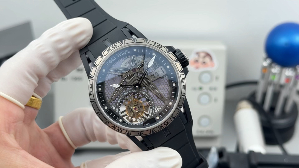 Roger Dubuis Black Rubber Men's Watch 45mm RD505SQ Manual Winding Movement