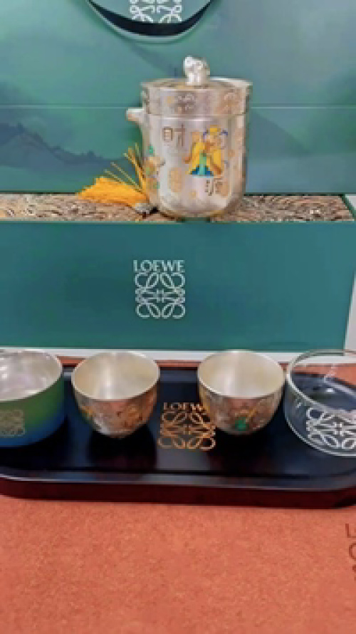 Loewe 999 Sterling Silver Tea Set, Traditional Craftsmanship, Elegant and Practical. 1 Loewe 999 Sterling Silver Tea Set, Traditional Craftsmanship, Elegant and Practical.