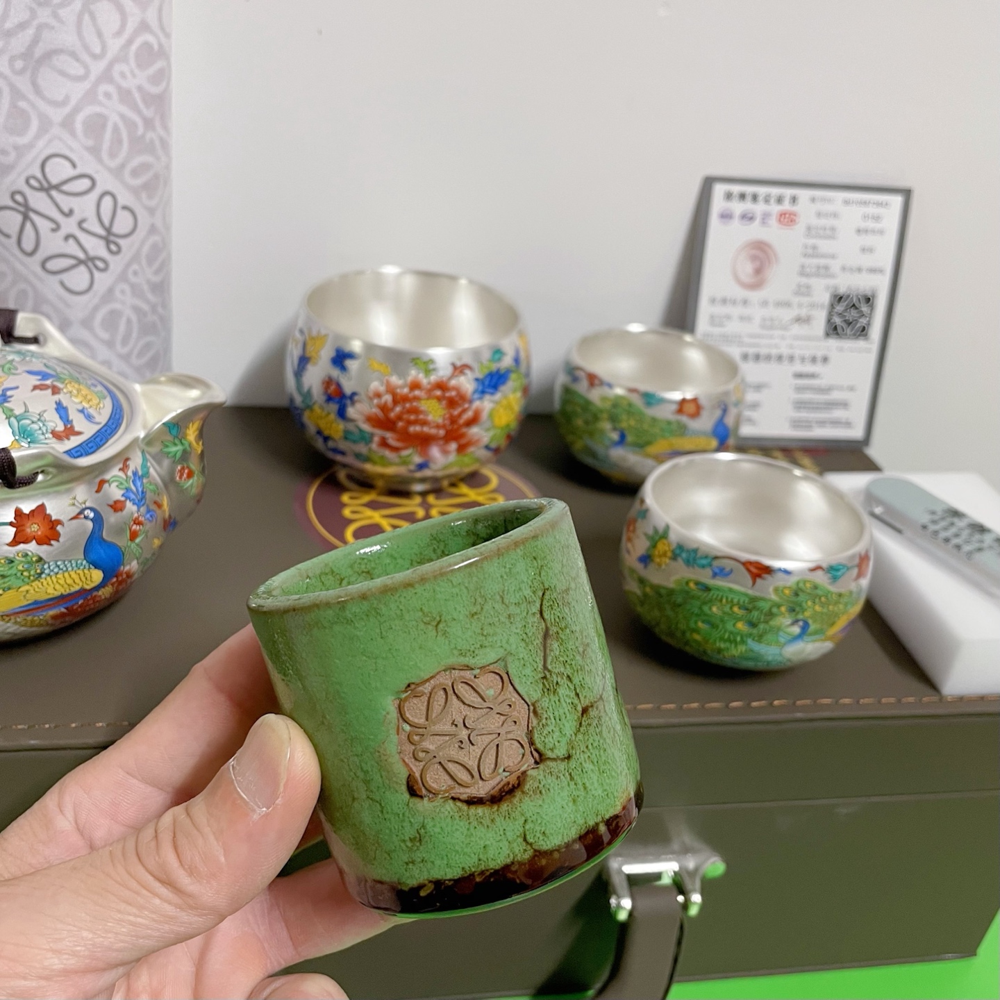 Loewe LOEWE罗意威青瓷开窗主人杯999纯银珐琅彩花开富贵陶瓷与纯银的结合1壶4杯配茶巾附带证书礼盒套装孔雀在中国及世界多国文化中