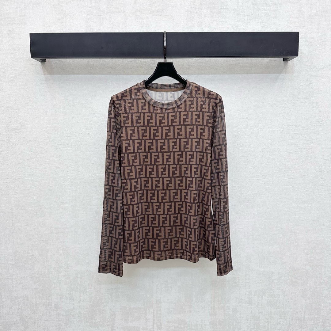 NO:460025,Fend*2025 new product is on the shelves of printed mesh tops customized YB imported mesh material, light and breathable, full-body printed iconic double F logo pattern elements, highlighting the brand tone, surface auxiliary material development, round neck long-sleeved base shirt cut, slim fit and elastic, interior and exterior wear, high-end 2 colors,,fendi,alexander wang19860909Fend*2025新品上架印花网纱上衣定制YB进口网纱材质 轻薄透气 通体满印标志性双F徽标图案元素 彰显品牌调性 面辅料开发 圆领长袖打底衫剪裁 修身版型弹力十足 内搭外穿出彩时髦  高版本2色,,fendi,alexander wang,Women's clothing