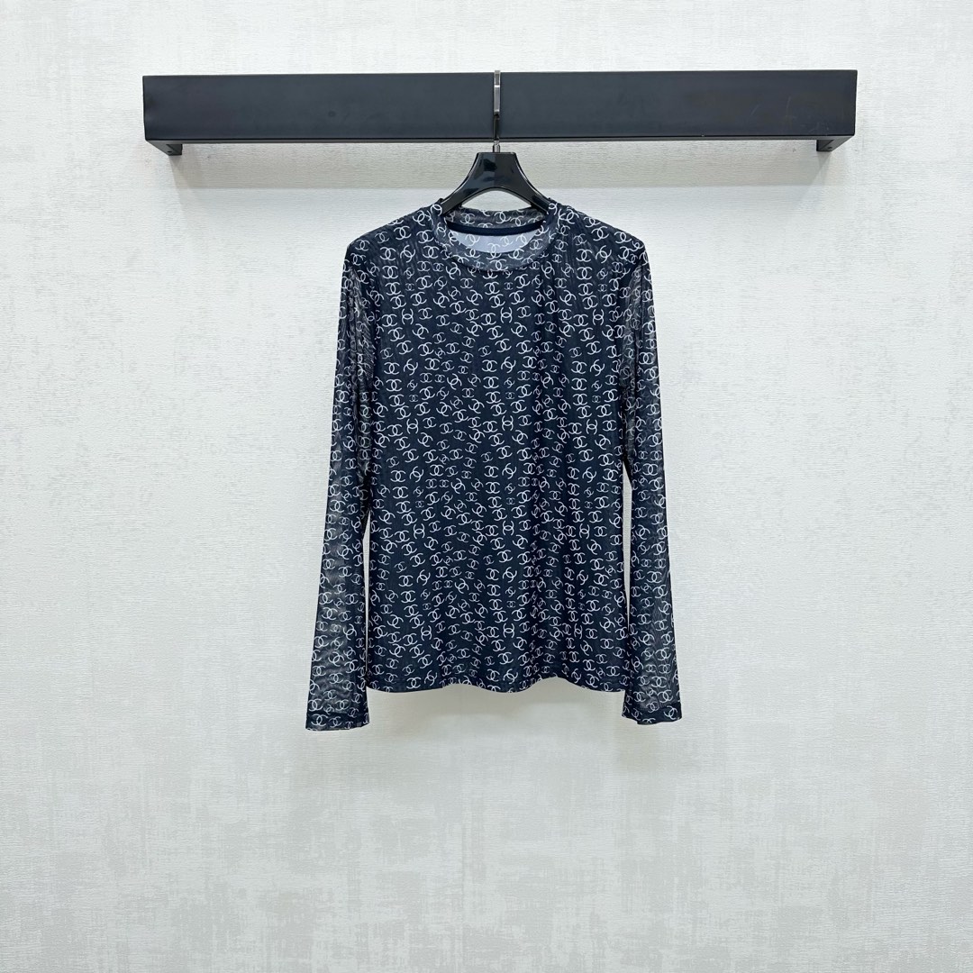 NO:460023,Chane*2025 new product is on the shelves of printed mesh tops customized YB imported mesh material, light and breathable, full-body printed iconic double C logo pattern elements, highlighting the brand tone, surface auxiliary material development, round neck long-sleeved base shirt cut, slim fit and elastic, interior and exterior wear, high-end 2 colors 36 38 40,,chanel,alexander wang19860909Chane*2025新品上架印花网纱上衣定制YB进口网纱材质 轻薄透气 通体满印标志性双C徽标图案元素 彰显品牌调性 面辅料开发 圆领长袖打底衫剪裁 修身版型弹力十足 内搭外穿出彩时髦  高版本2色36 38 40,,chanel,alexander wang,Women's clothing