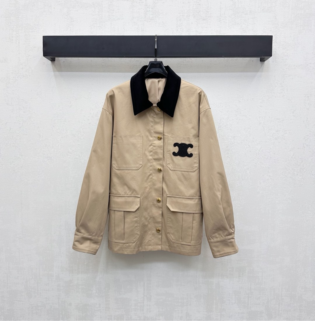 NO:500424,Celin*2025 new product launches the corduroy collar contrast jacket custom YB imported twill cotton material, delicate texture, smooth and stylish outfit, voxel color spliced ​​corduroy contrast lapel, simple and versatile design, combined with the front plaque, gold closure, symmetrical flip, multi-pocket decoration, add layered look, the iconic Arc decorative logo on the chest, highlighting the brand tone, surface auxiliary material development, lapel silhouette jacket tailoring, handsome and slack upper body, fashionable and fashionable, high version 2 colors,,celine, jackets & coats, jackets & coats, alexander wang19860909Celin*2025新品上架灯芯绒领撞色夹克外套定制YB进口斜纹全棉材质 质感细腻 穿搭垂顺有型 通体素色拼接灯芯绒撞色翻领 设计简约百搭 配合前襟开模金色襟扣对称翻盖多口袋装饰 增添造型层次感 胸前融入标志性凯旋门徽标装点 彰显品牌调性 面辅料开发 翻领廓形夹克外套剪裁 上身帅气松弛 穿搭时髦洋气  高版本2色,,celine,jackets & coats,jackets & coats,alexander wang,Women's clothing