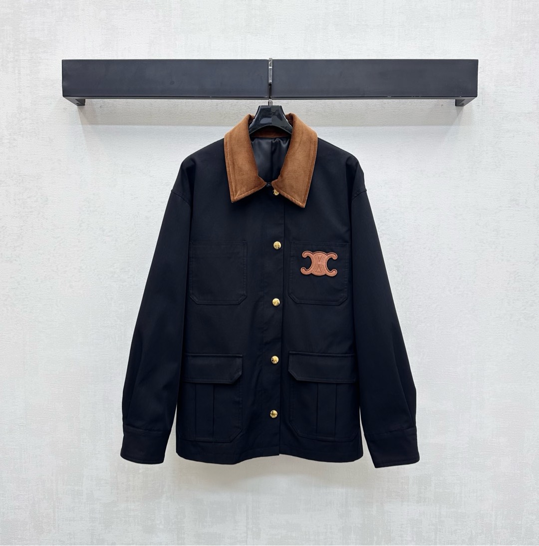 NO:500418,Celin*2025 new product launches the corduroy collar contrast jacket custom YB imported twill cotton material, delicate texture, smooth and stylish outfit, voxel color spliced ​​corduroy contrast lapel, simple and versatile design, combined with the front plaque, gold closure, symmetrical flip, multi-pocket decoration, add layered look, the iconic Arc decorative logo on the chest, highlighting the brand tone, surface auxiliary material development, lapel silhouette jacket tailoring, handsome and relaxed upper body, fashionable and fashionable, high-version 2 colors L,,celine, jackets & coats, jackets & coats, alexander wang19860909Celin*2025新品上架灯芯绒领撞色夹克外套定制YB进口斜纹全棉材质 质感细腻 穿搭垂顺有型 通体素色拼接灯芯绒撞色翻领 设计简约百搭 配合前襟开模金色襟扣对称翻盖多口袋装饰 增添造型层次感 胸前融入标志性凯旋门徽标装点 彰显品牌调性 面辅料开发 翻领廓形夹克外套剪裁 上身帅气松弛 穿搭时髦洋气  高版本2色L,,celine,jackets & coats,jackets & coats,alexander wang,Women's clothing