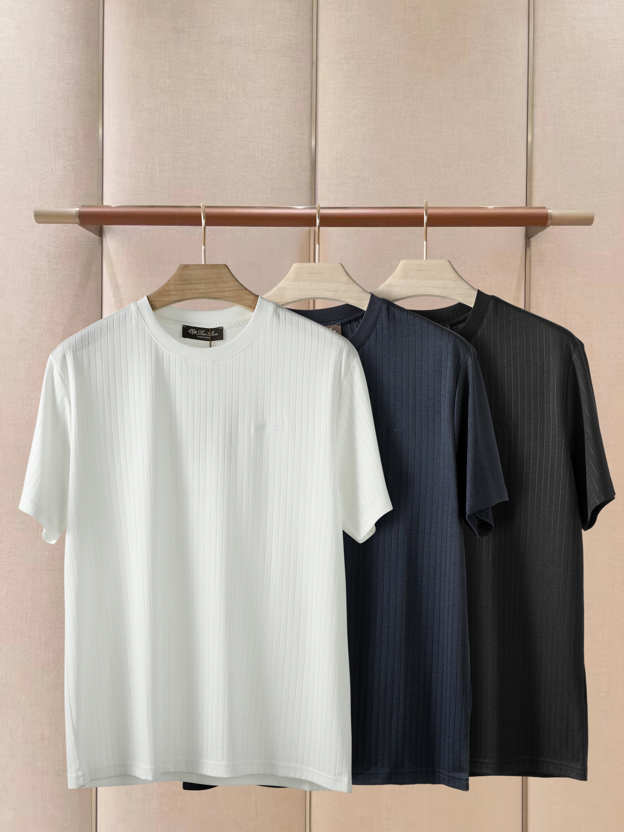 NO:827596,High version color: black, white, Baomashu m-3xl 2026 super hot recommended style summer new product, cotton material series round neck short-sleeved T-shirt, custom-woven and dyed material fabric feels super soft, delicate and comfortable, highly recommended to start, super versatile, simple and fashionable, men's clothing, T-shirt, tees, t-shirt,19860909高版 颜色 :黑色,白色,宝码数m-3xl 2026年度超爆推荐款式夏季新品,棉材质系列圆领短袖T恤,定织定染材质面料手感超柔软细腻舒适,强烈推荐入手款,超级百搭,简约时尚,男装,T-shirt,tees，t-shirt,,Women's clothing