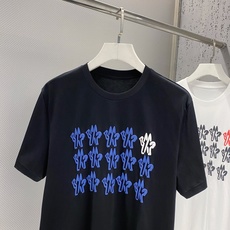 Mon~多排Logo标识胶印男士短袖T恤 春夏新品 客供优质高支精梳棉 棉质由珍贵的纤维面料精细裁制而成、质感轻盈、柔软 Mon~多排Logo标识胶印男士短袖T恤 春夏新品 客供优质高支精梳棉 棉质由珍贵的纤维面料精细裁制而成、质感轻盈、柔软