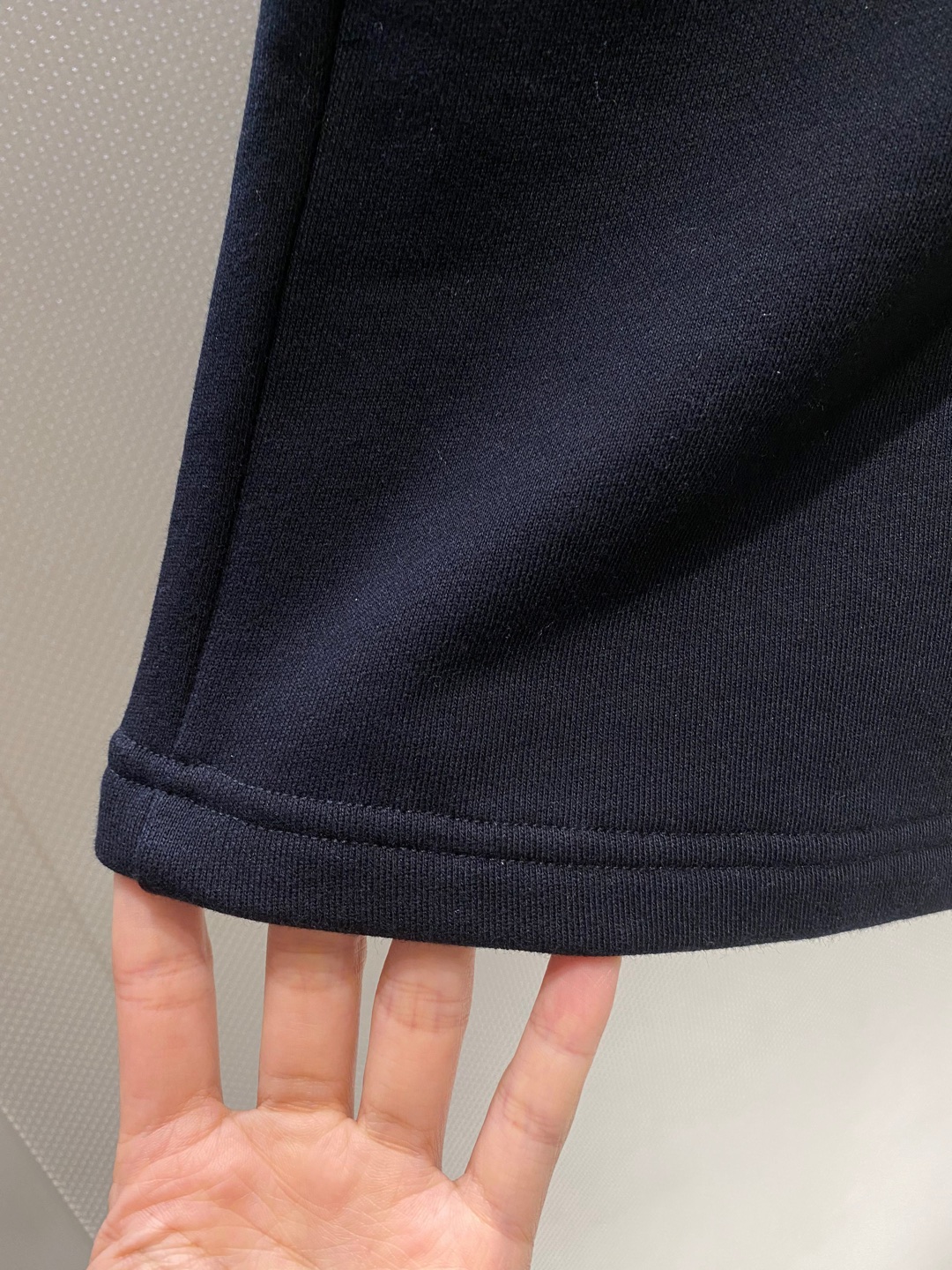 BUR~裤脚侧贴布logo毛圈棉男士短裤 26ss夏季新品 裤脚饰以经典格纹战马标点缀，布贴工艺精湛，质感拉满。采用厚实
