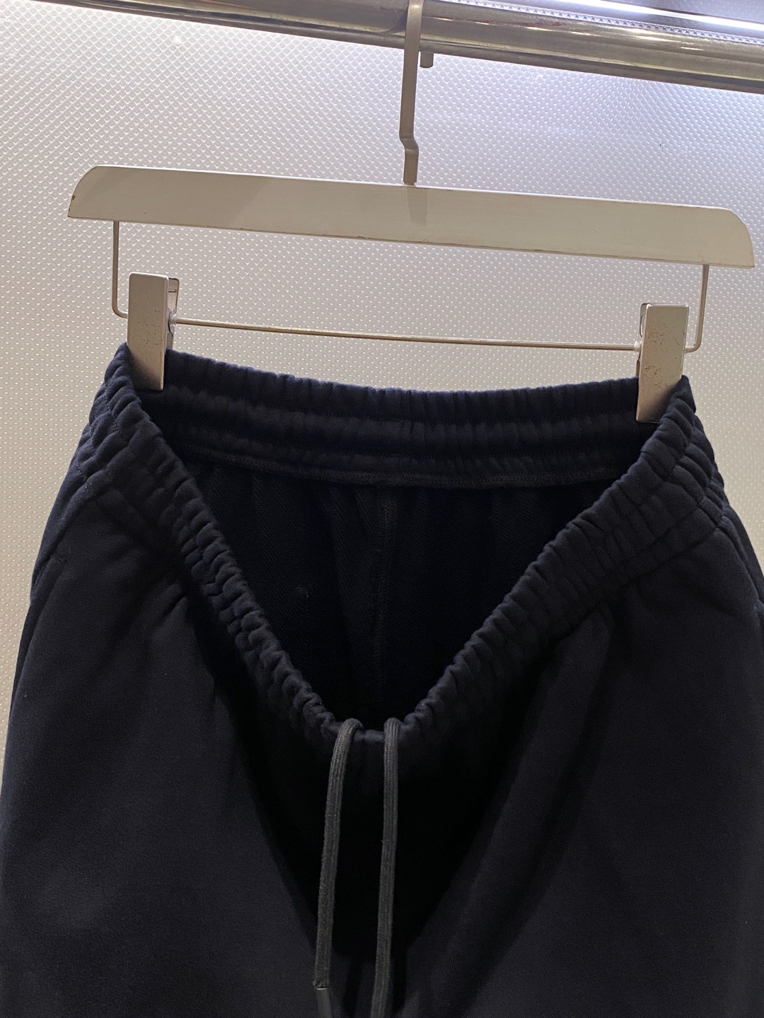 BUR~裤脚侧贴布logo毛圈棉男士短裤 26ss夏季新品 裤脚饰以经典格纹战马标点缀，布贴工艺精湛，质感拉满。采用厚实