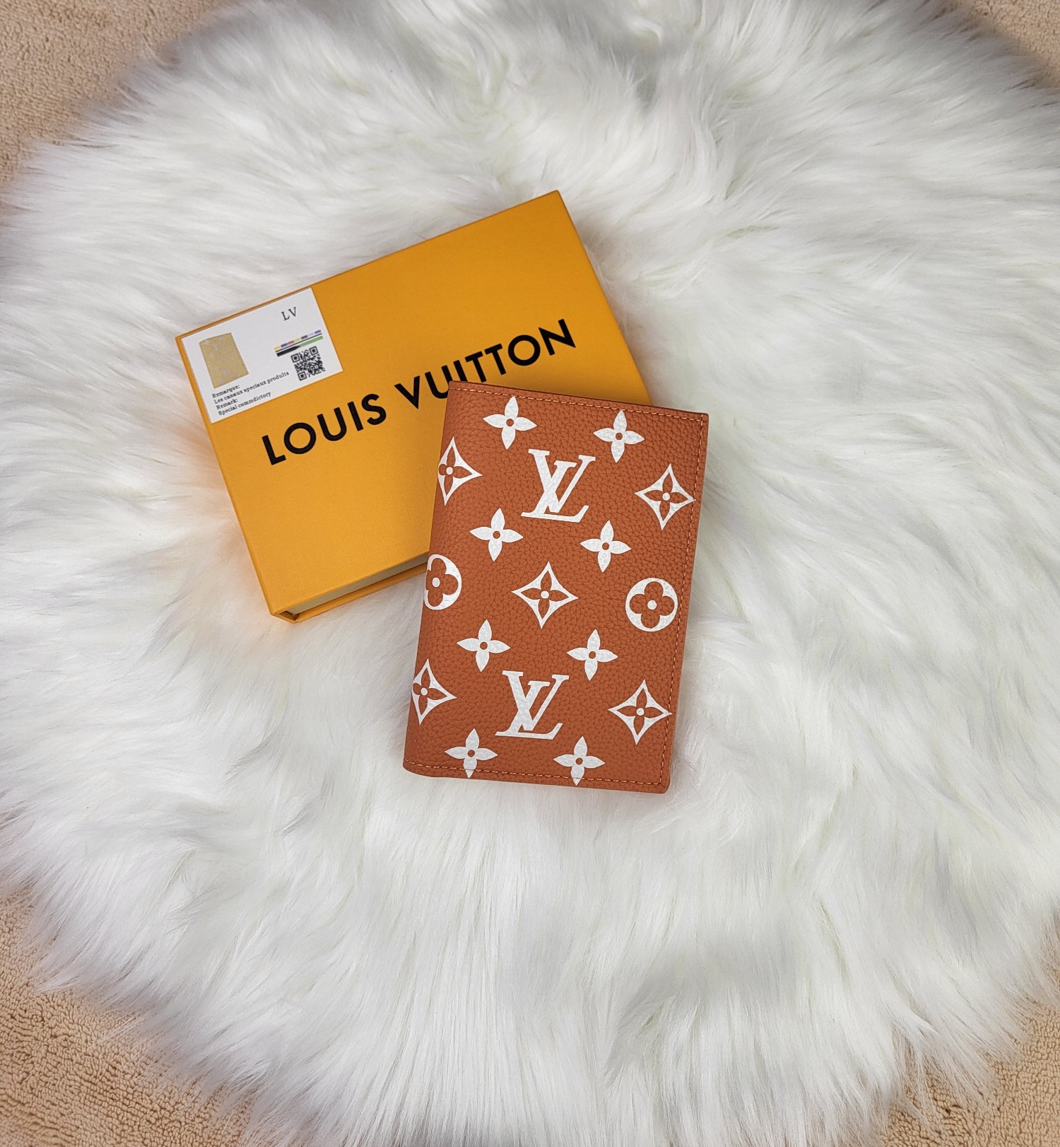 Elegant leather passport cover design