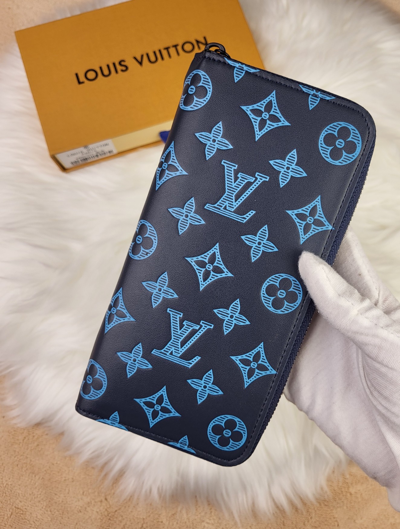 Luxury leather long zipper wallet, side profile