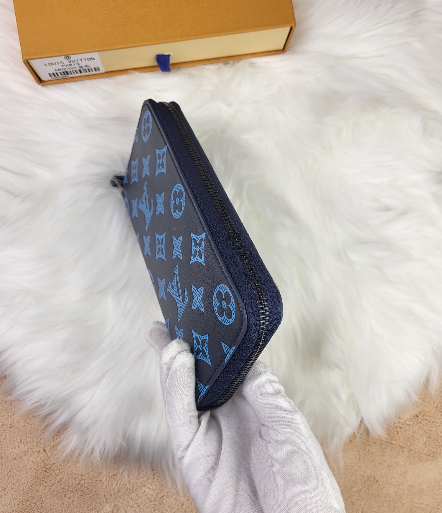 Luxury leather long zipper wallet, interior card slots