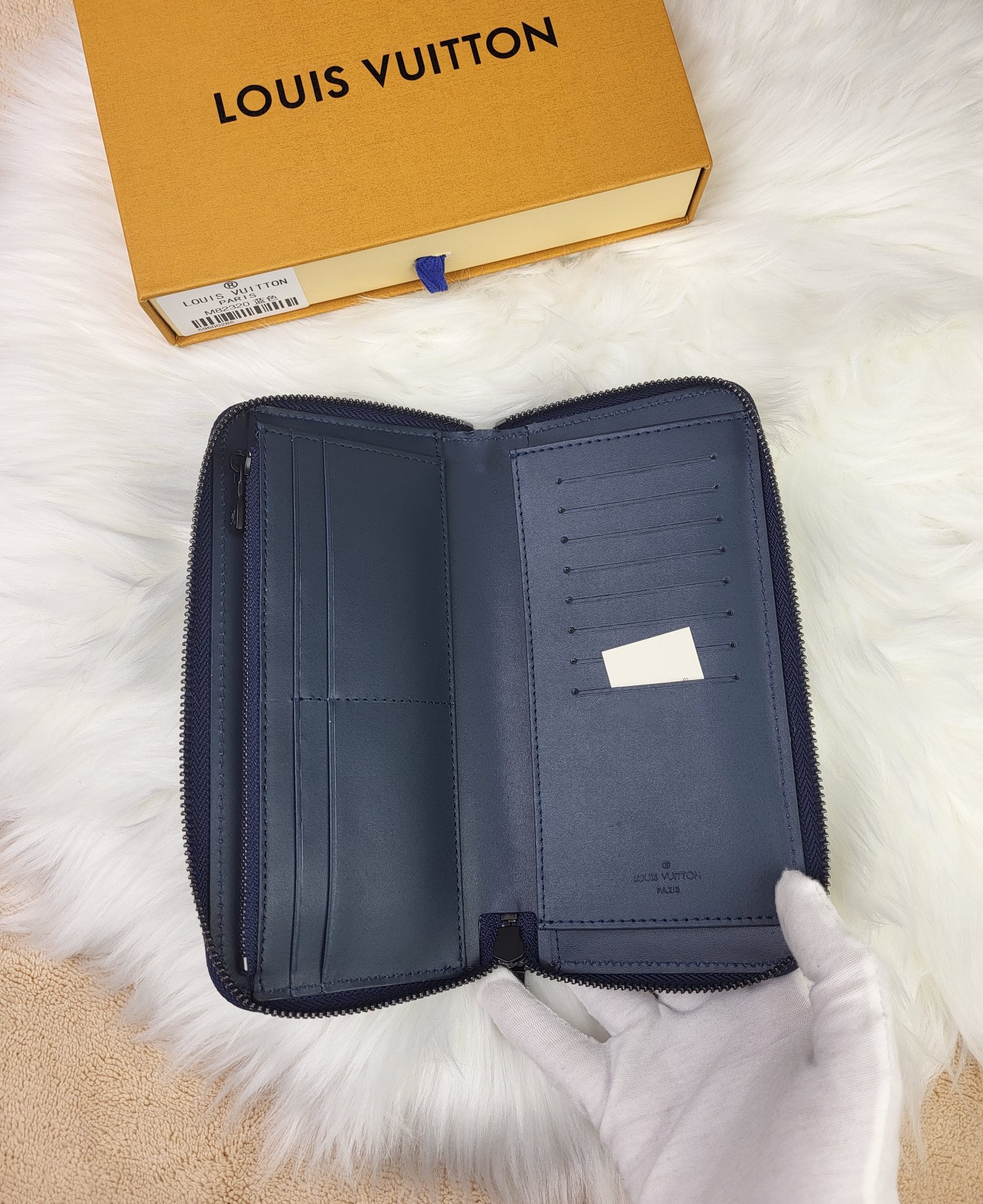 Luxury leather long zipper wallet, interior bill compartments